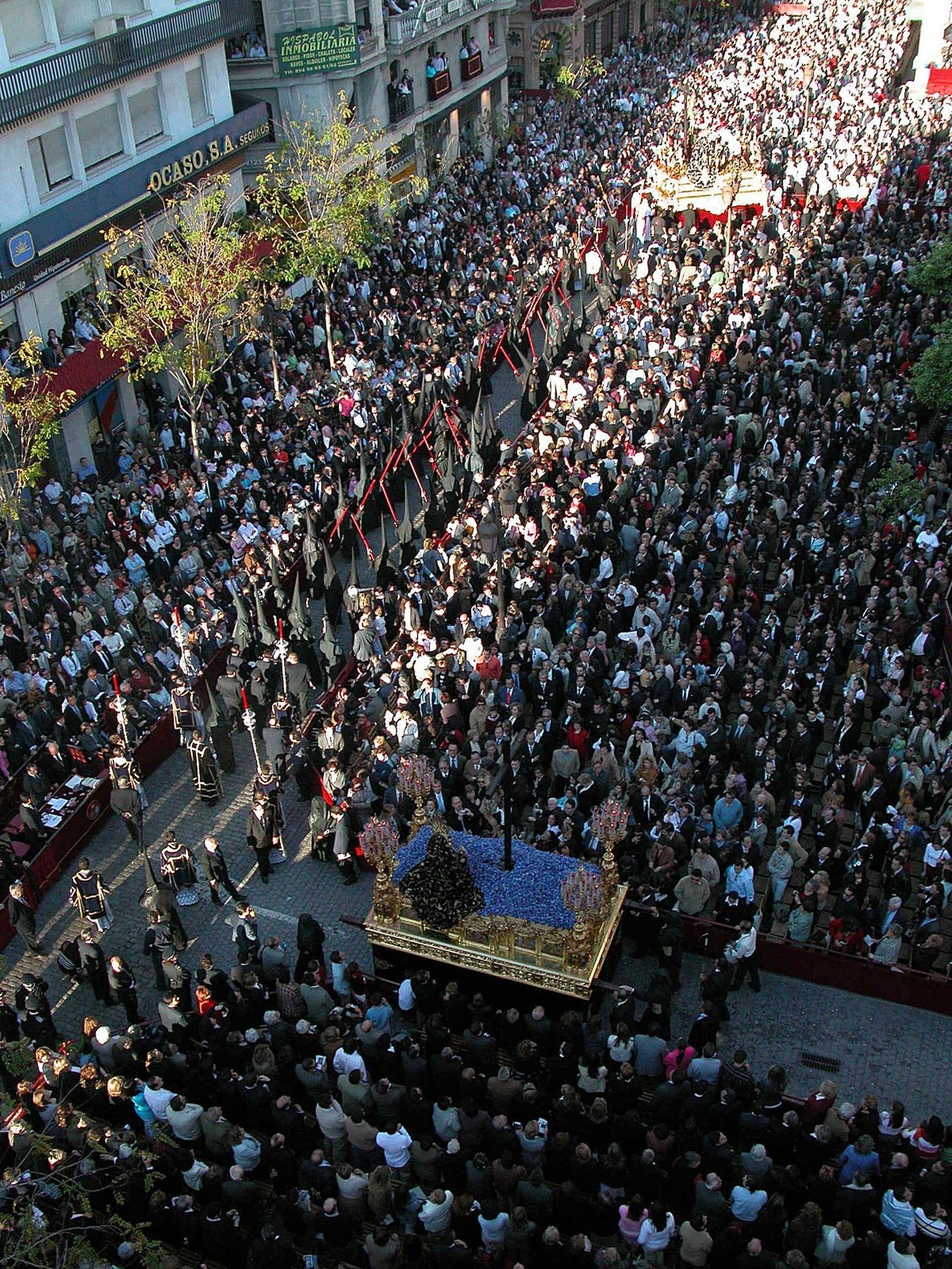 Las mejores imágenes del Santo Entierro Grande de 2004