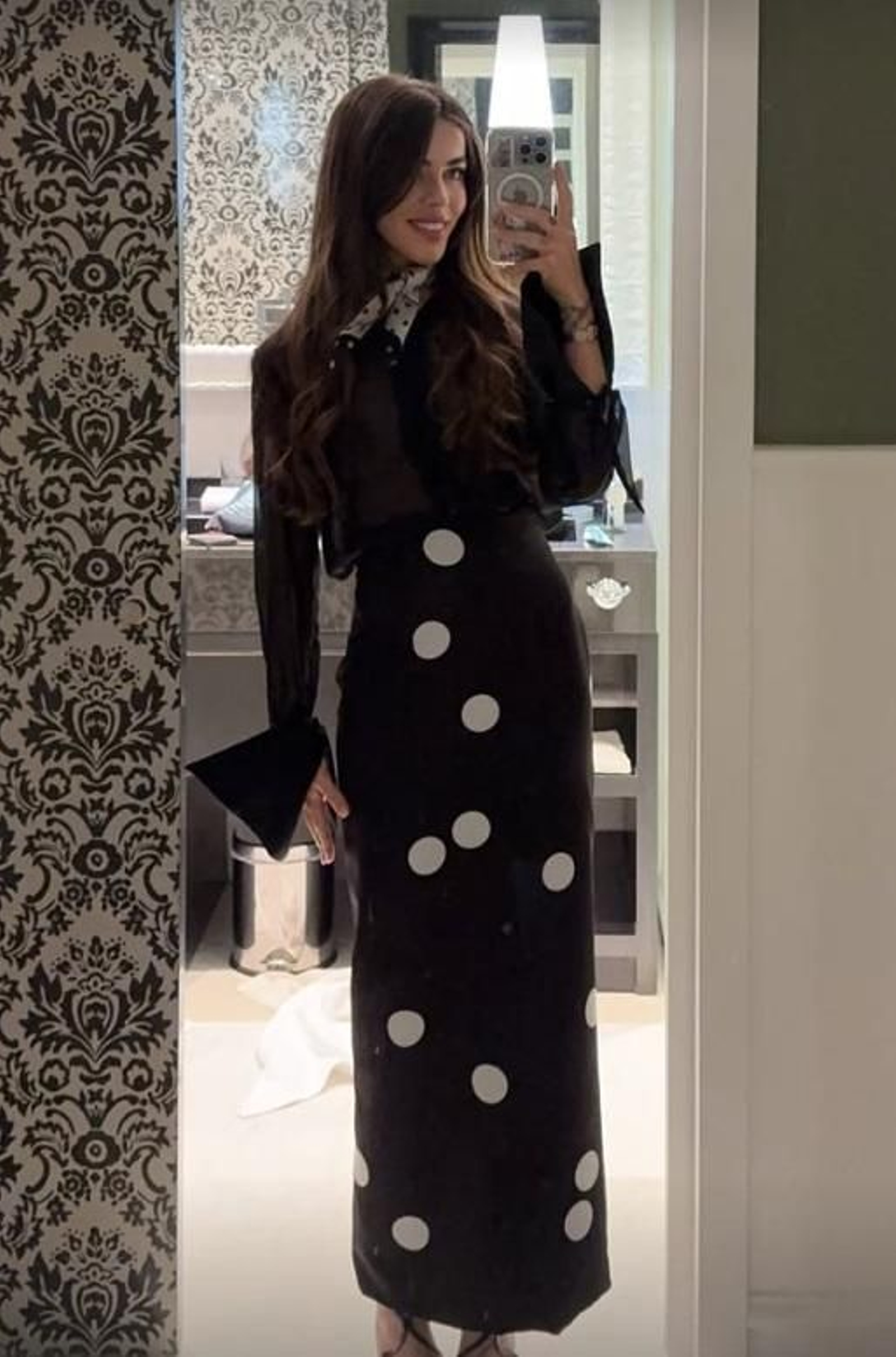 Violeta Mangriñán con look para la noche del pescaíto.