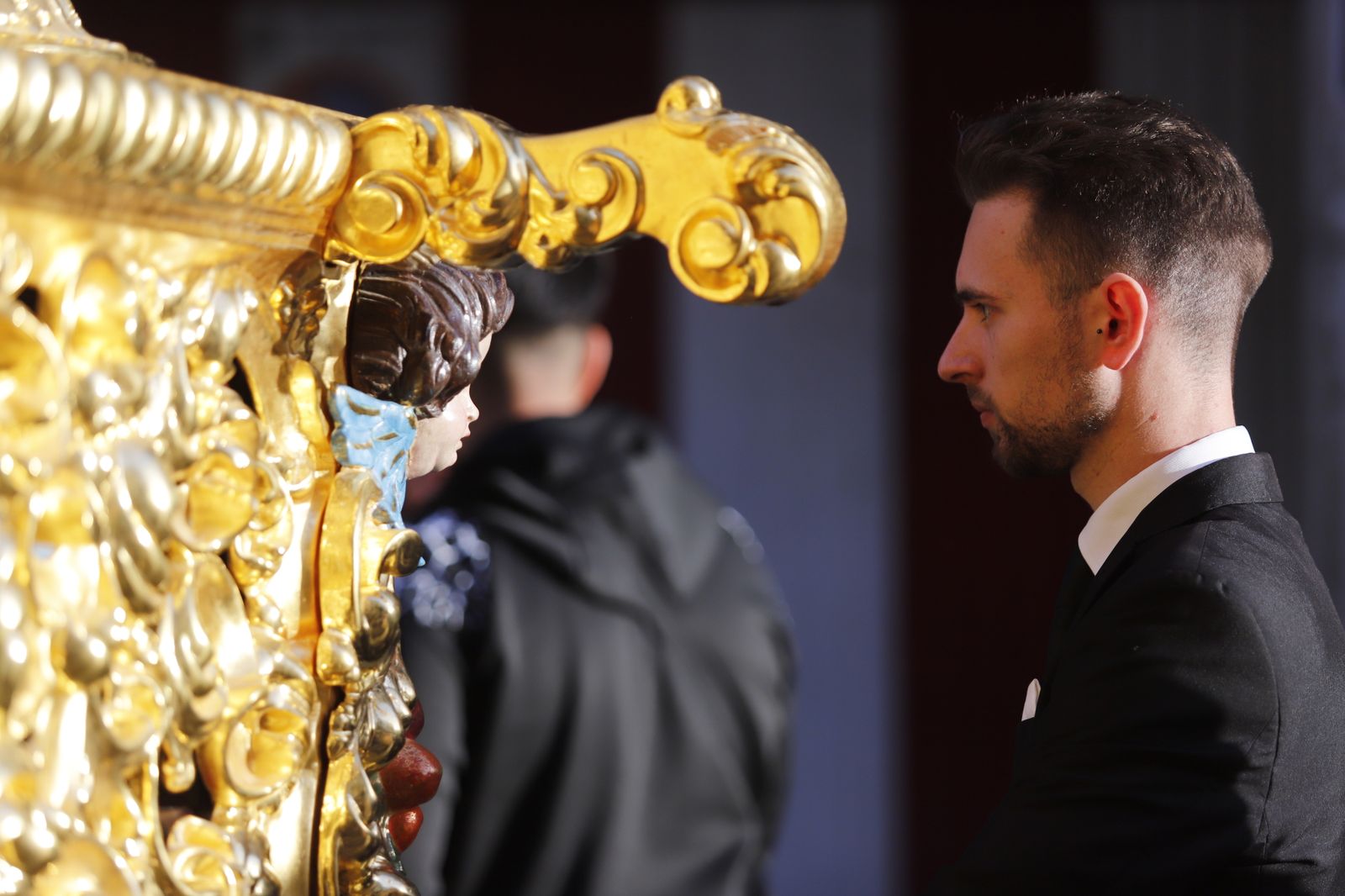 La Hermandad de la Soledad recorre las calles de Huelva en el Viernes Santo