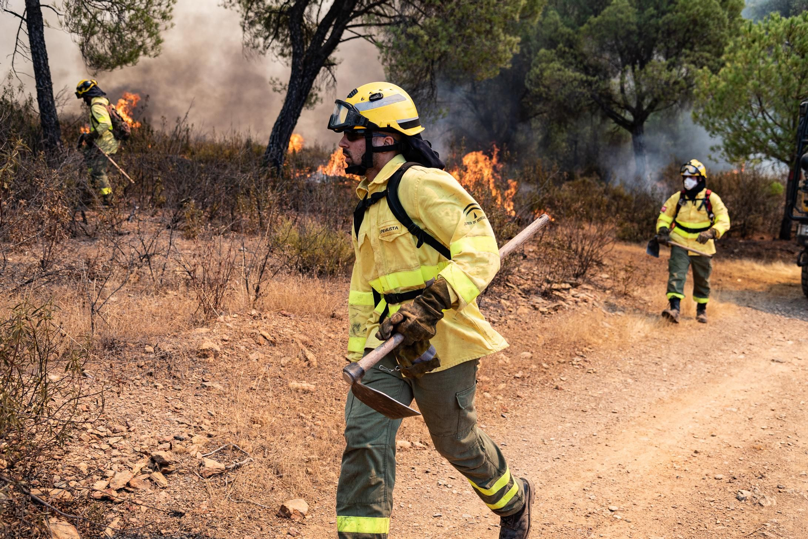 Imágenes del incendio de Almonaster a su paso por Zalamea