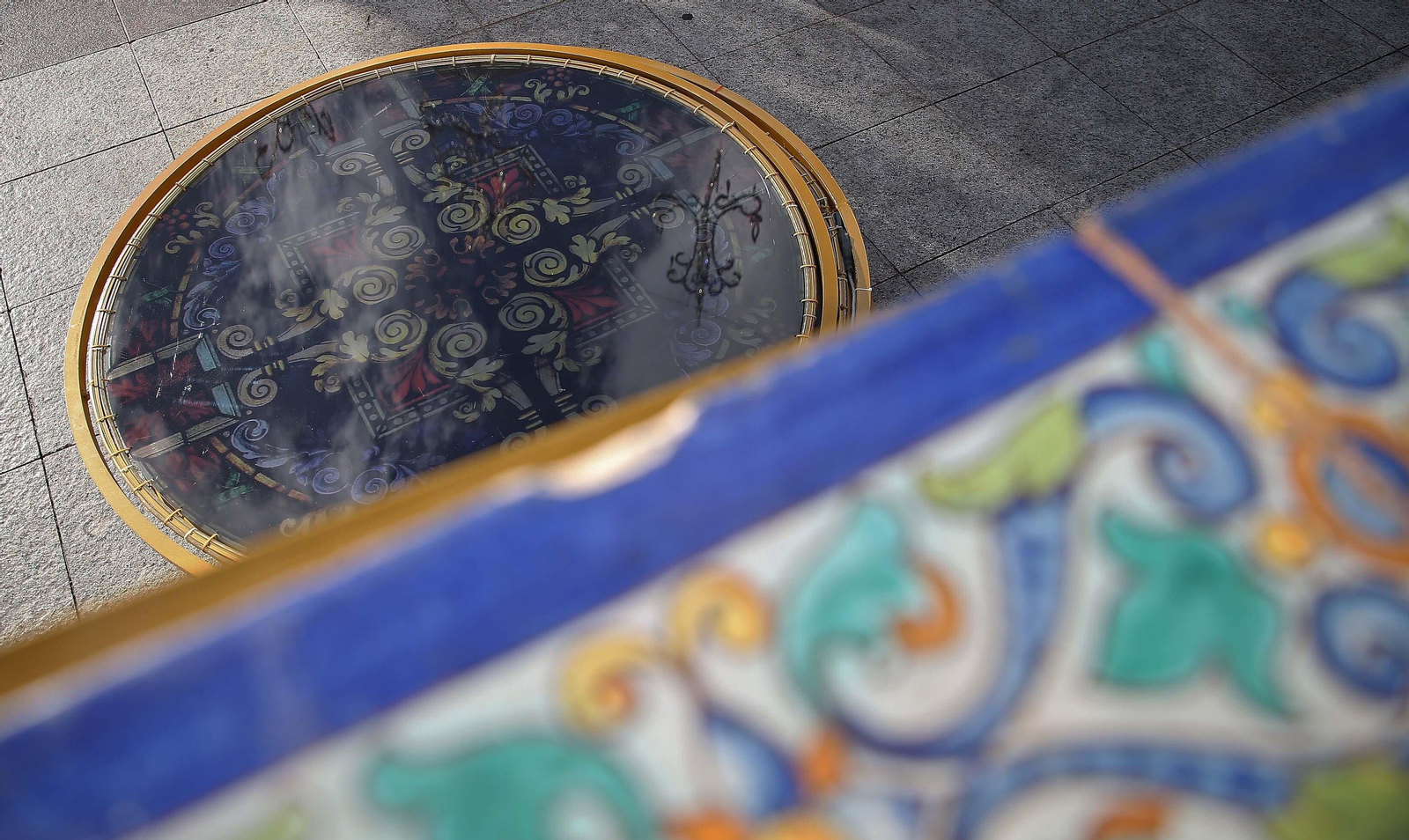 Fotos del montaje del alumbrado de Navidad en Algeciras