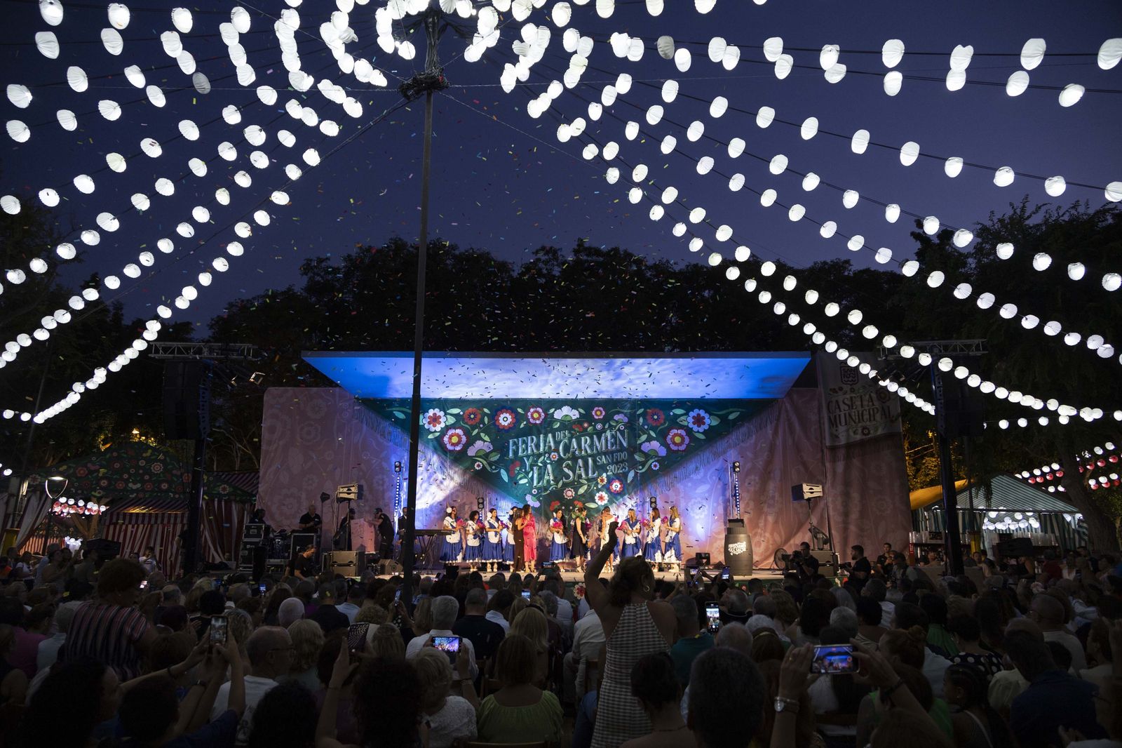 Búscate en las imágenes de la inauguración de la Feria del Carmen y de la Sal de San Fernando