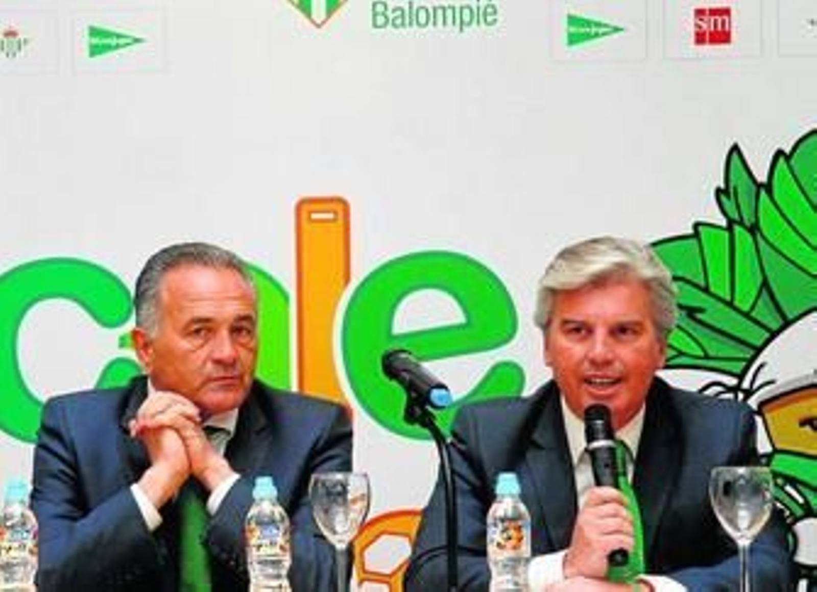 Miguel Guillén y Rafael Gordillo, en un acto reciente del club.