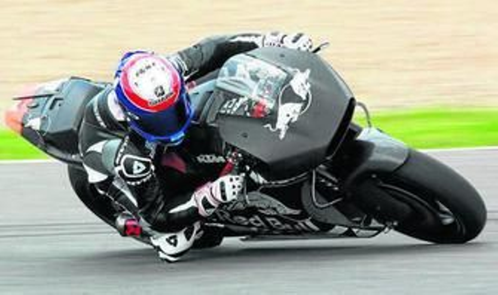 Randy de Puniet, rodando con la KTM RC16 el pasado sábado en el Circuito.