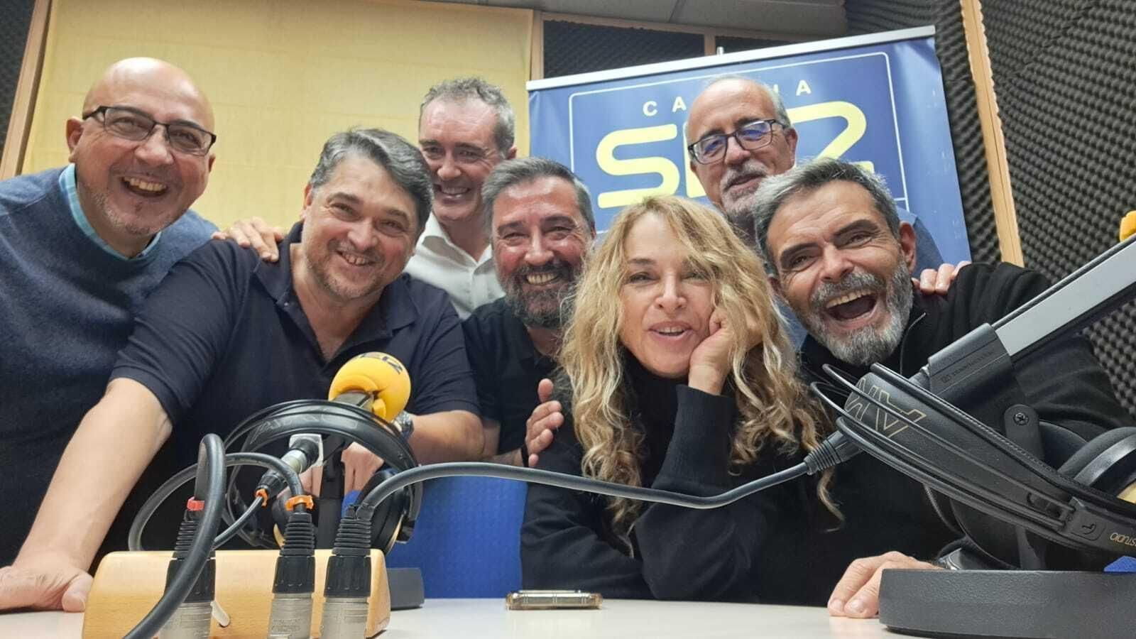El equipo de la emisora. El equipo de la emisora.