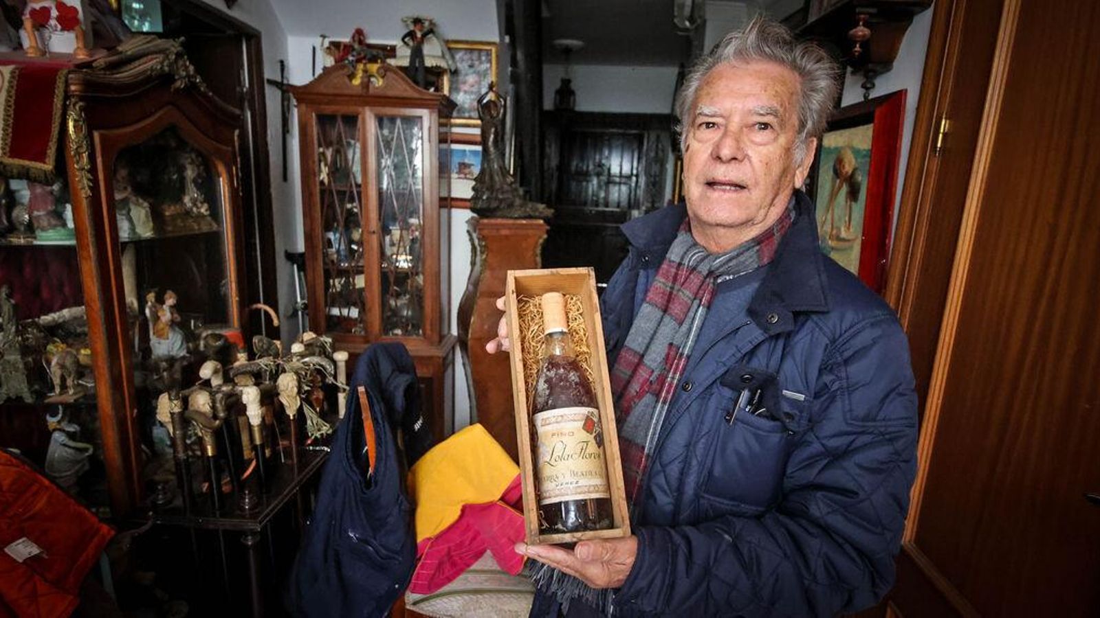 José Manuel Malvido, en el garaje de su casa.