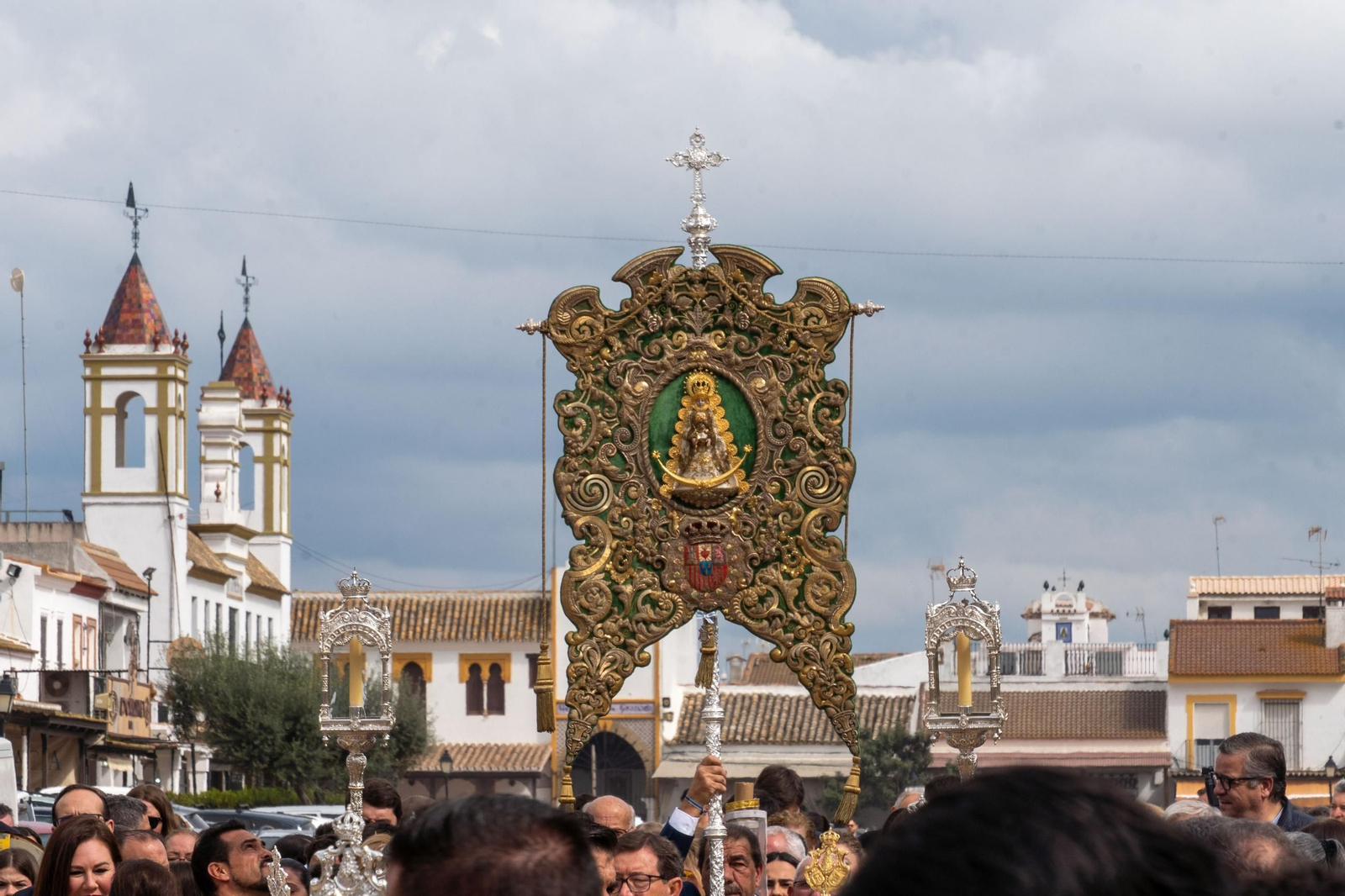Imágenes de la peregrinación de la hermandad de Huelva al rocío en 2025