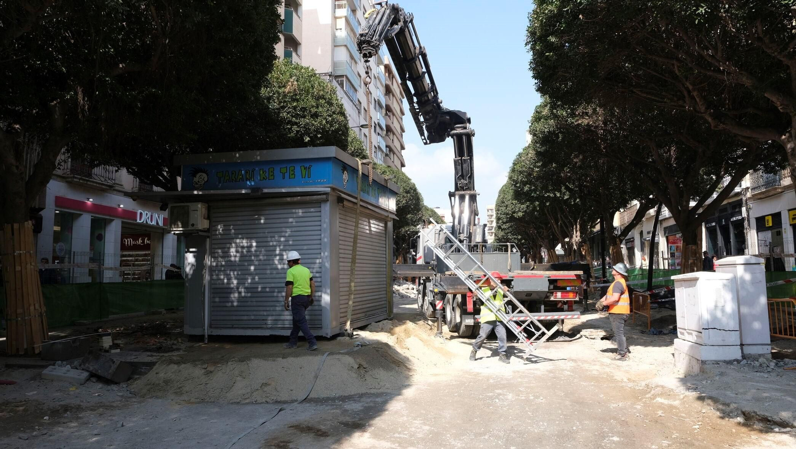 Traslado de los quiocos afectados por las obras la semana pasada.