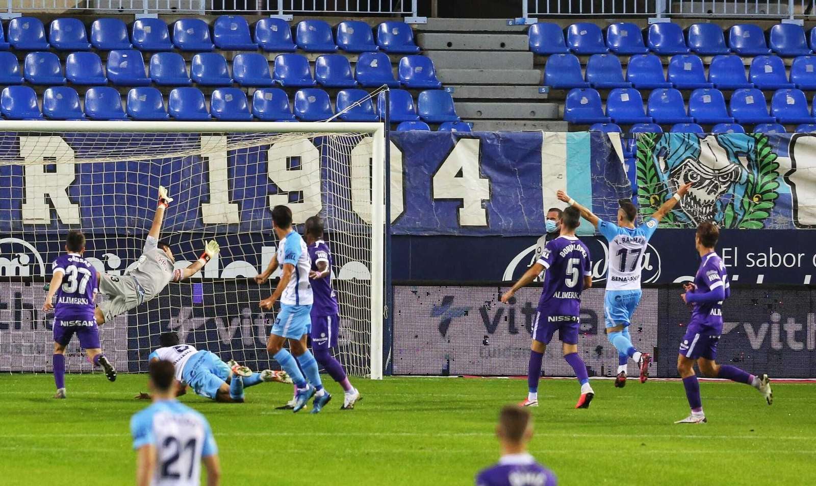 El momento del gol del Málaga CF al Sporting.
