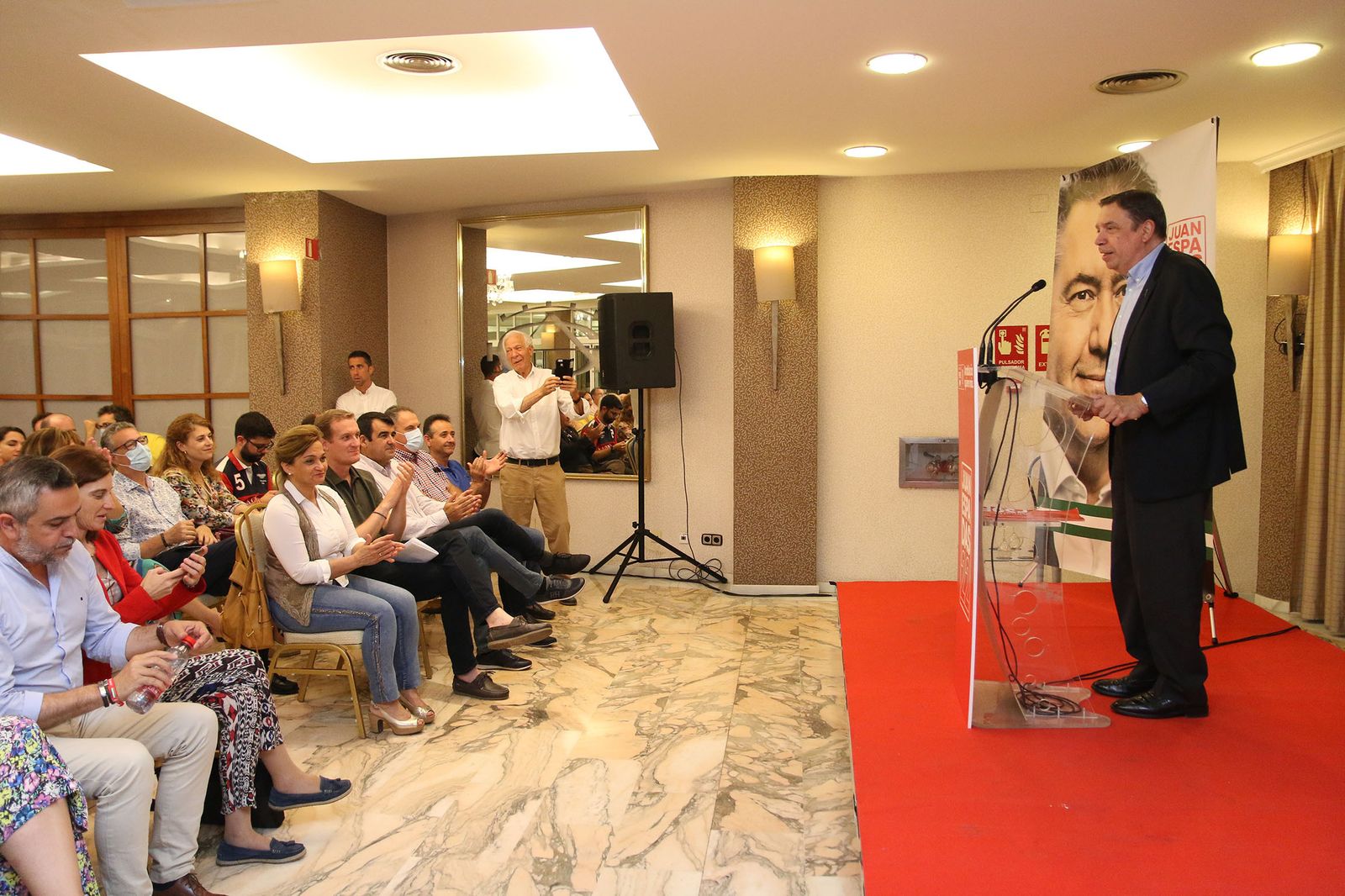 Fotogalería del ministro de Agricultura, Luis Planas, en un acto del PSOE de Almería