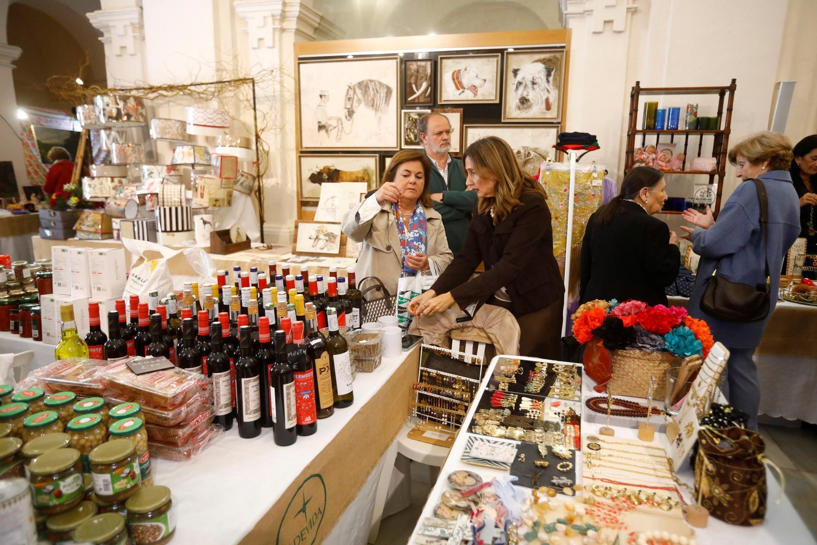 El Baratillo de Primavera de Adevida abre sus puertas, en imágenes