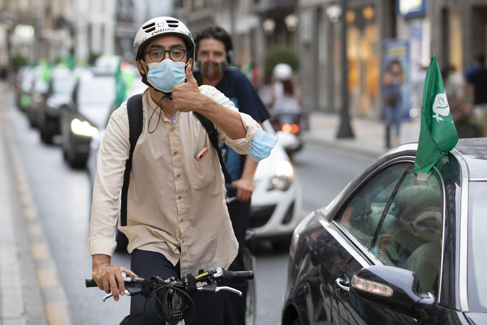 Fotos de la gran caravana en Granada por una vuelta segura al colegio