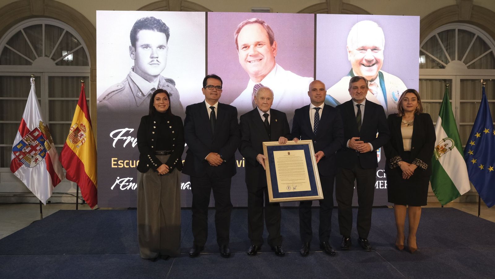Las fotografías de la entrega del Escudo de Oro de la Provincia al Doctor Francisco Ortega Viñolo