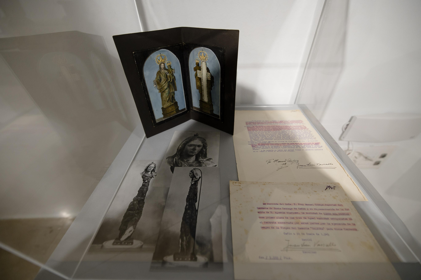 Imágenes de la inauguración de la exposición cofrade 'Rosario, por Cádiz coronada'.