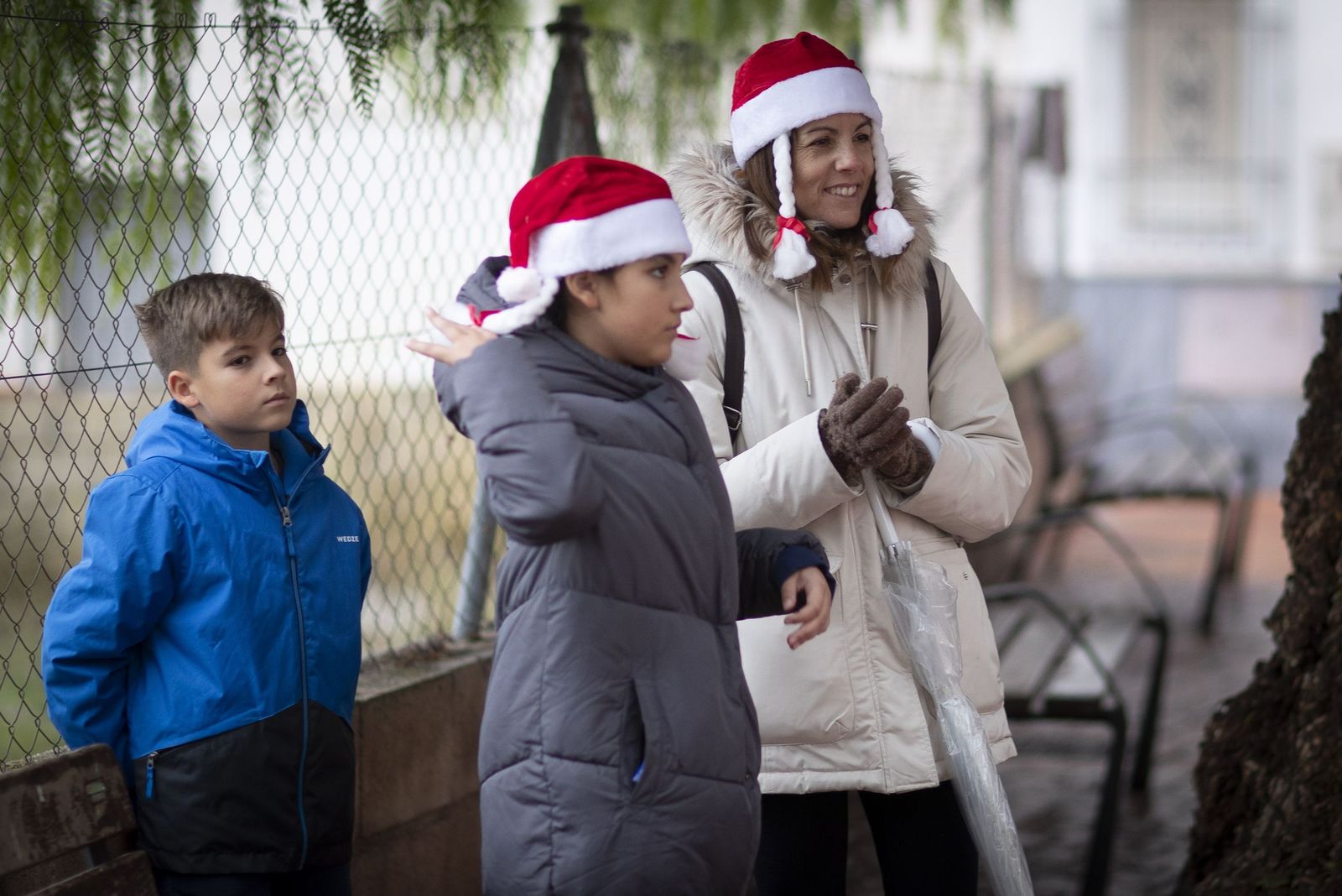 Única en España: las mejores imágenes de la cabalgata con 200 Mamá Noel en Otura