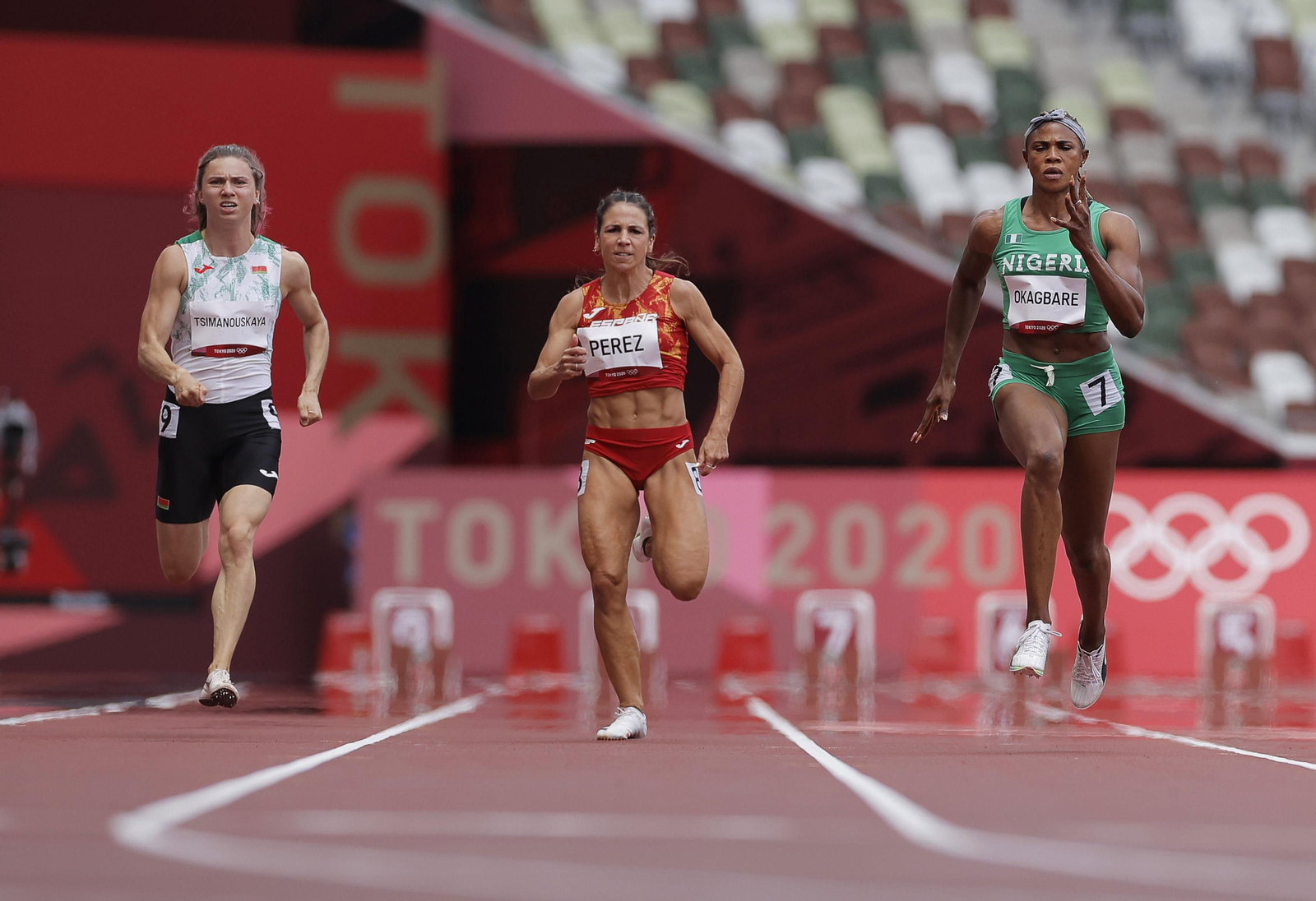 Krystsina Tsimanouskaya, a la derecha de Maribel Pérez.
