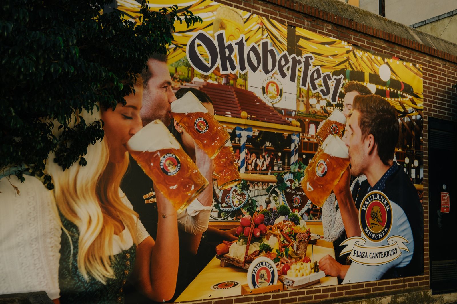 Búscate en el OktoberFest de Plaza Canterbury del viernes día 29 de septiembre