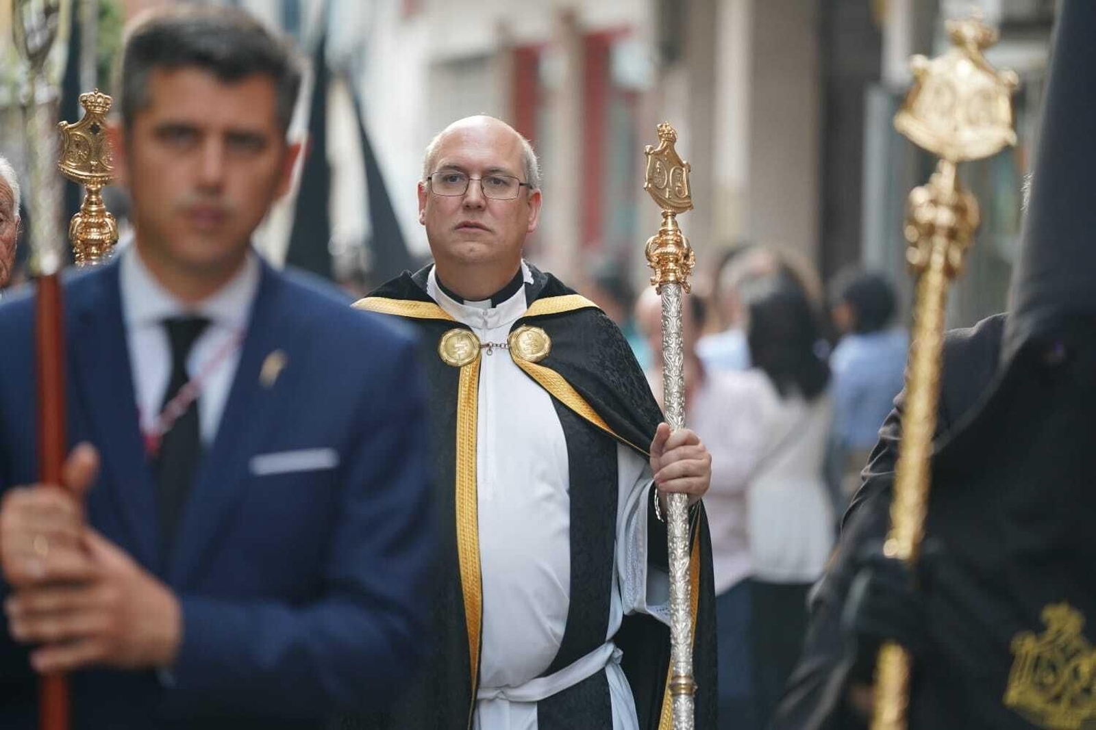 Martes Santo en Lucena: Las procesiones del Carmen, Servitas y Amor y Paz, en imágenes