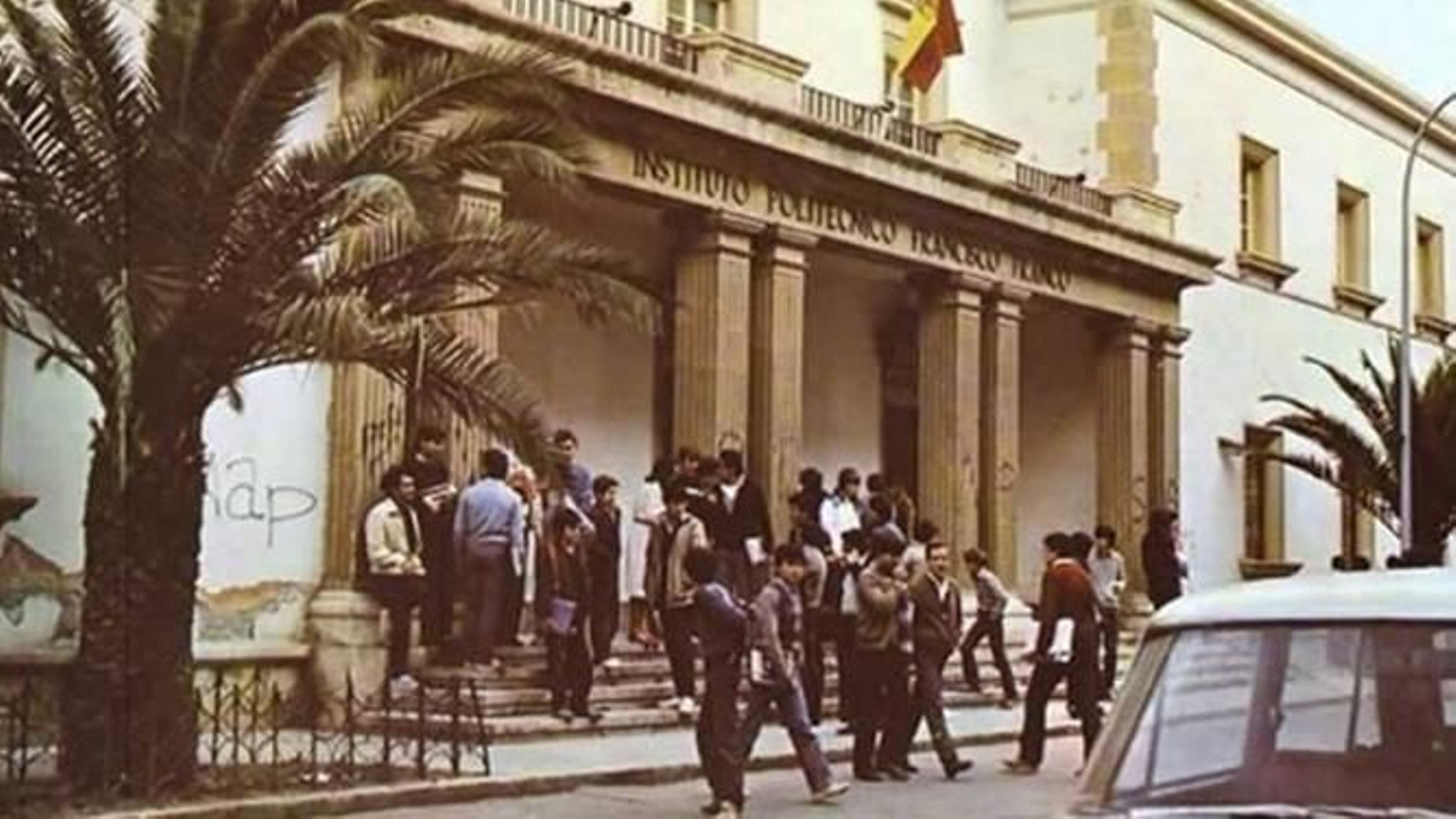 Fachada del Instituto Politécnico Francisco Franco en la década de los 80.