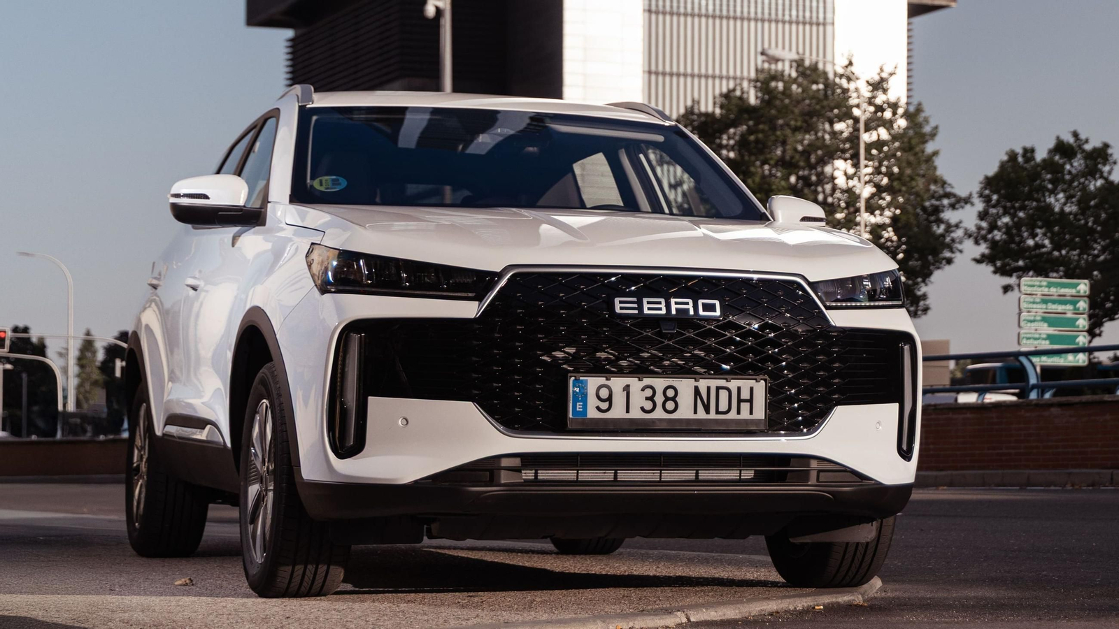 El precio del Ebro s400 HEV Premium hasta finales de mes es de 19.990 euros El precio del Ebro s400 HEV Premium hasta finales de mes es de 19.990 euros