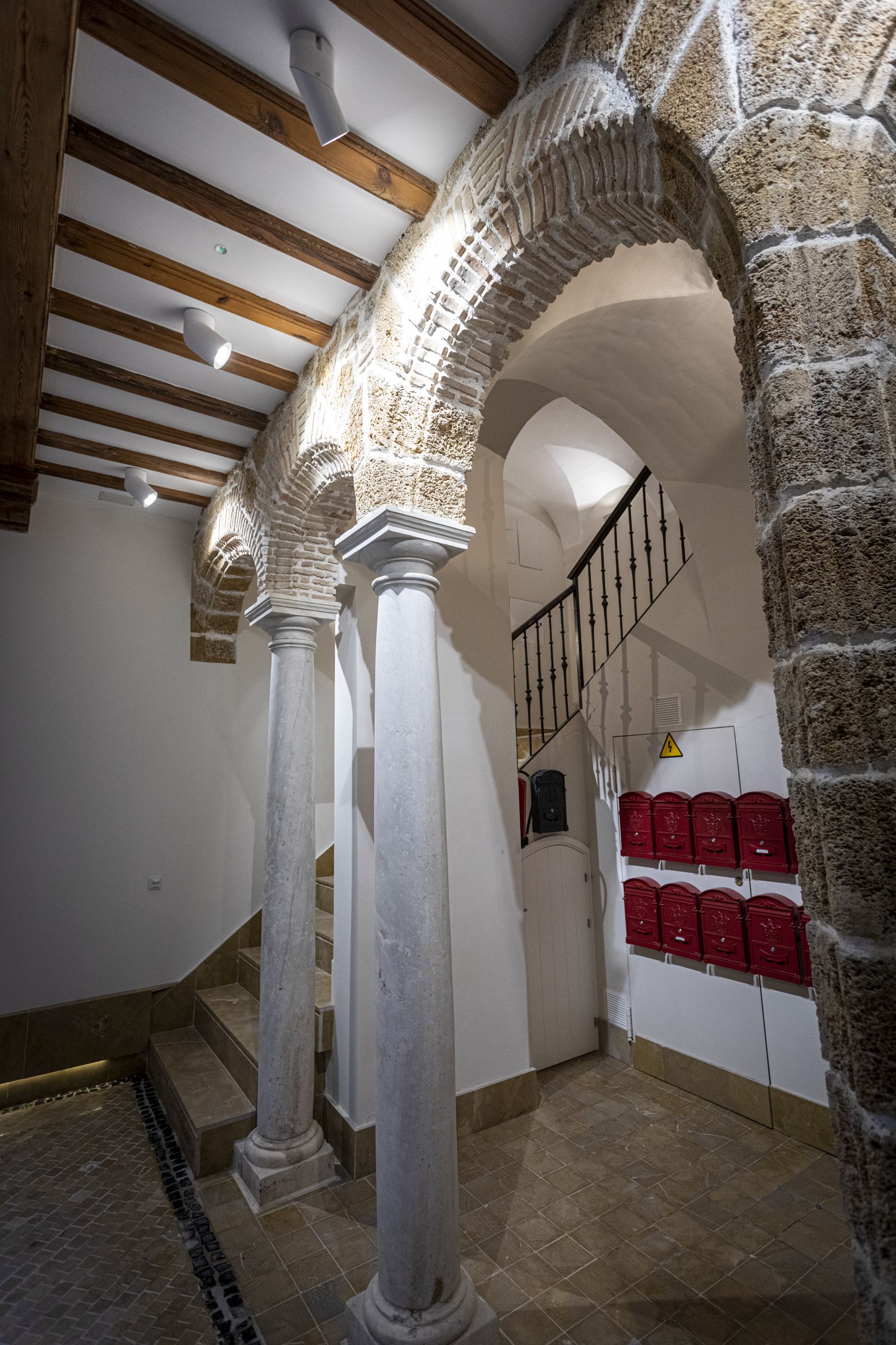 Detalles de la rehabilitación integral de finca en Conde O´Reilly esquina Costa Rica