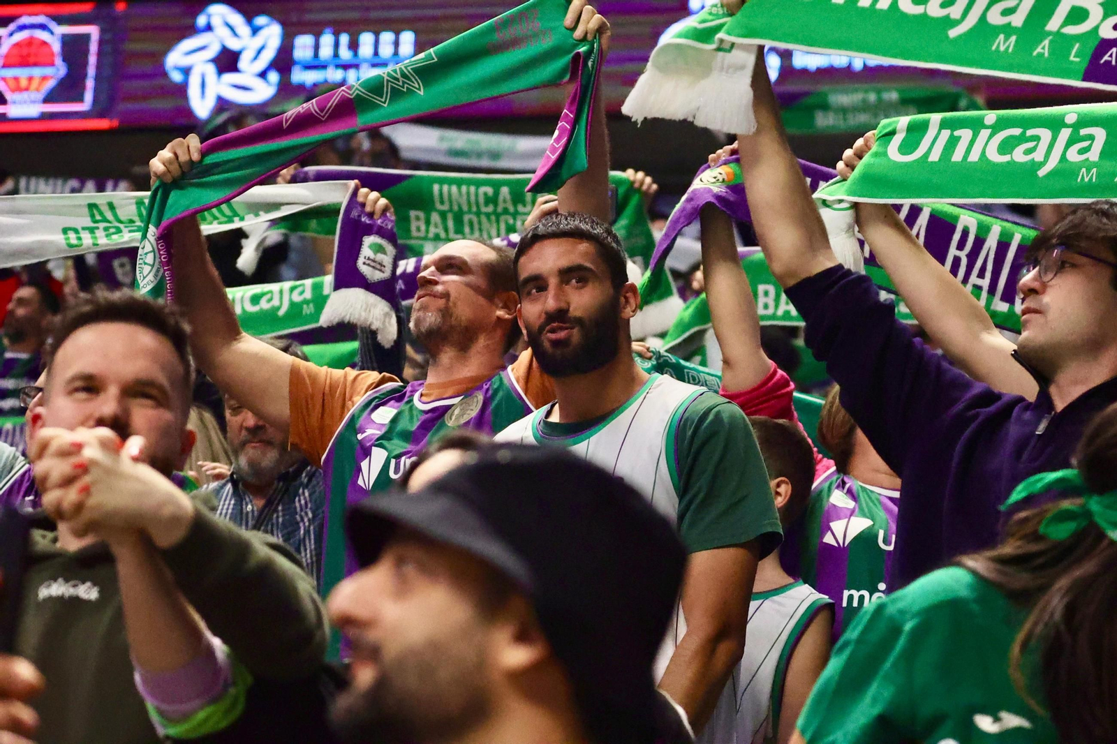 Búscate en las gradas del Carpena durante el Unicaja-Valencia Basket