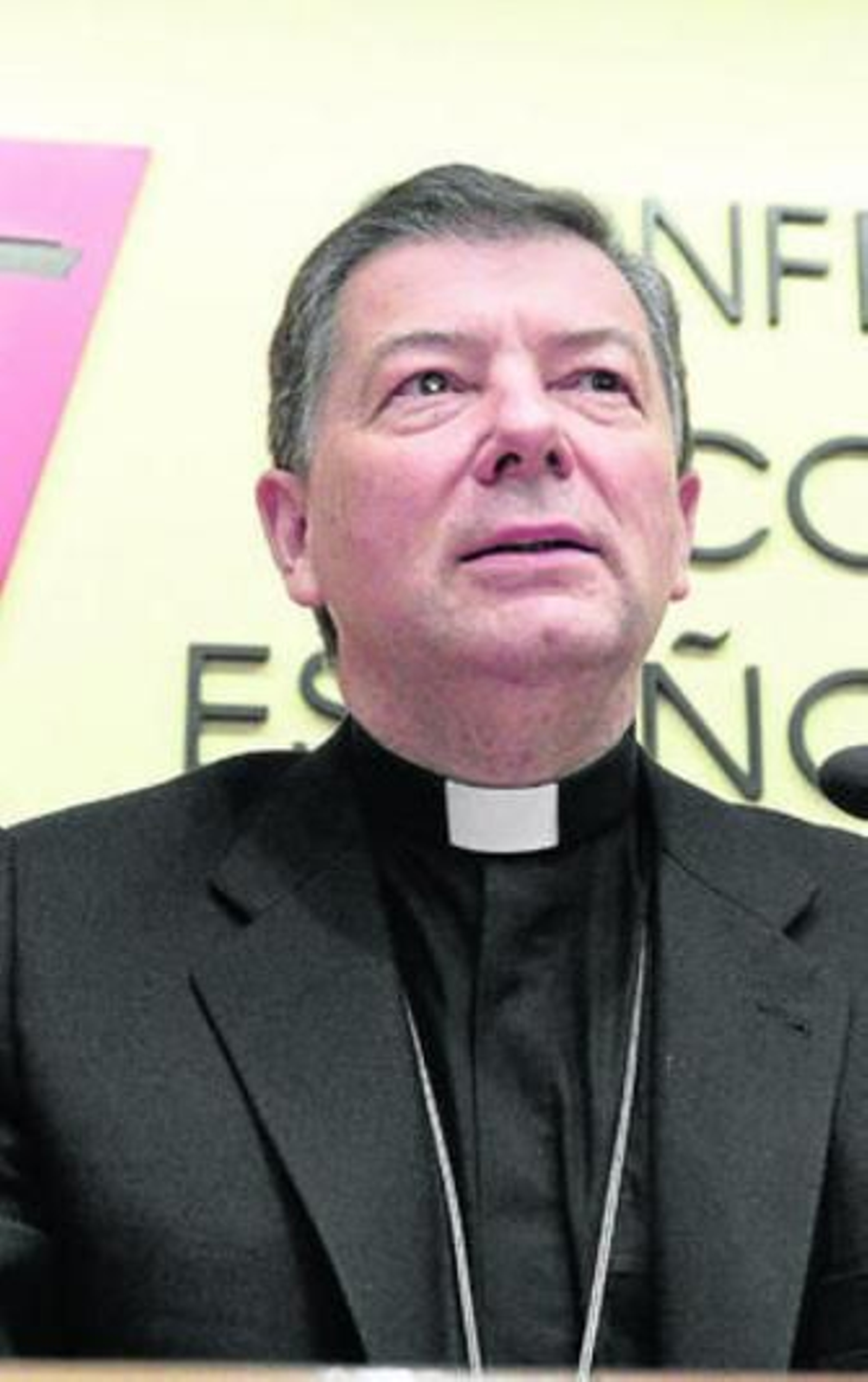 El secretario general de la Conferencia Episcopal Española, Juan Antonio Martínez Camino, ayer en Madrid.