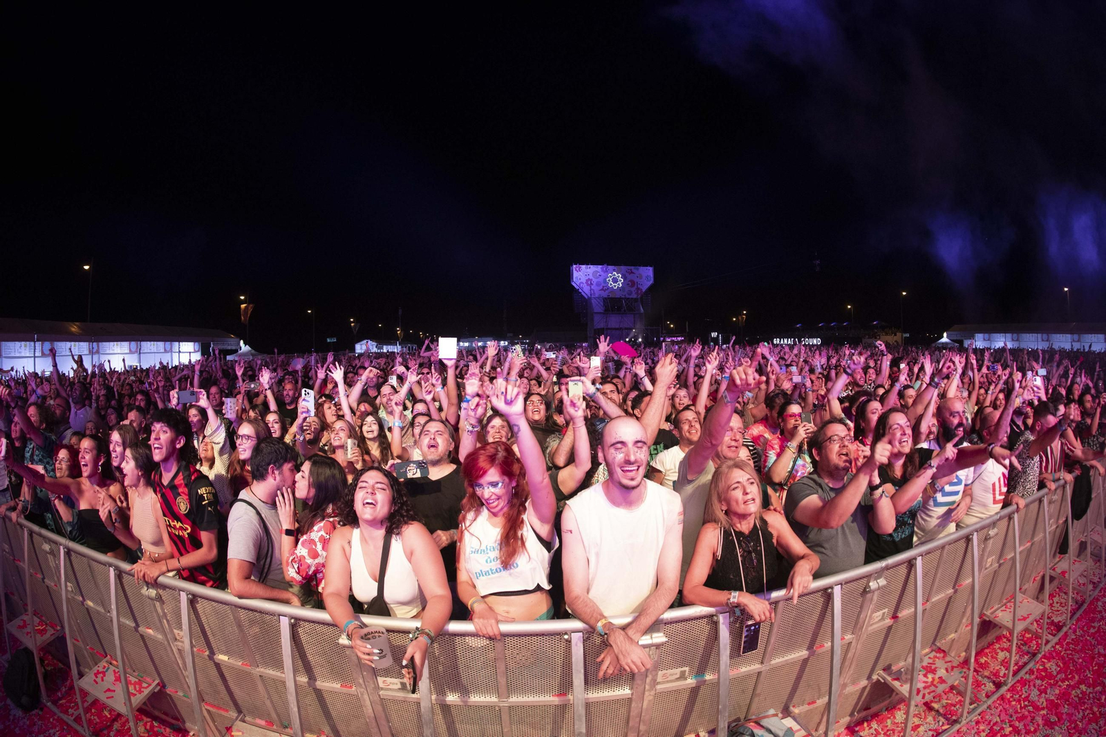 El público disfrutando de uno de los conciertos del Granada Sound en la edición pasada El público disfrutando de uno de los conciertos del Granada Sound en la edición pasada