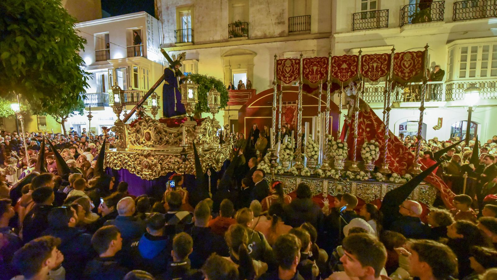 Fotos del Jueves Santo en Tarifa: Jesús Nazareno y María Santisima de la Paz