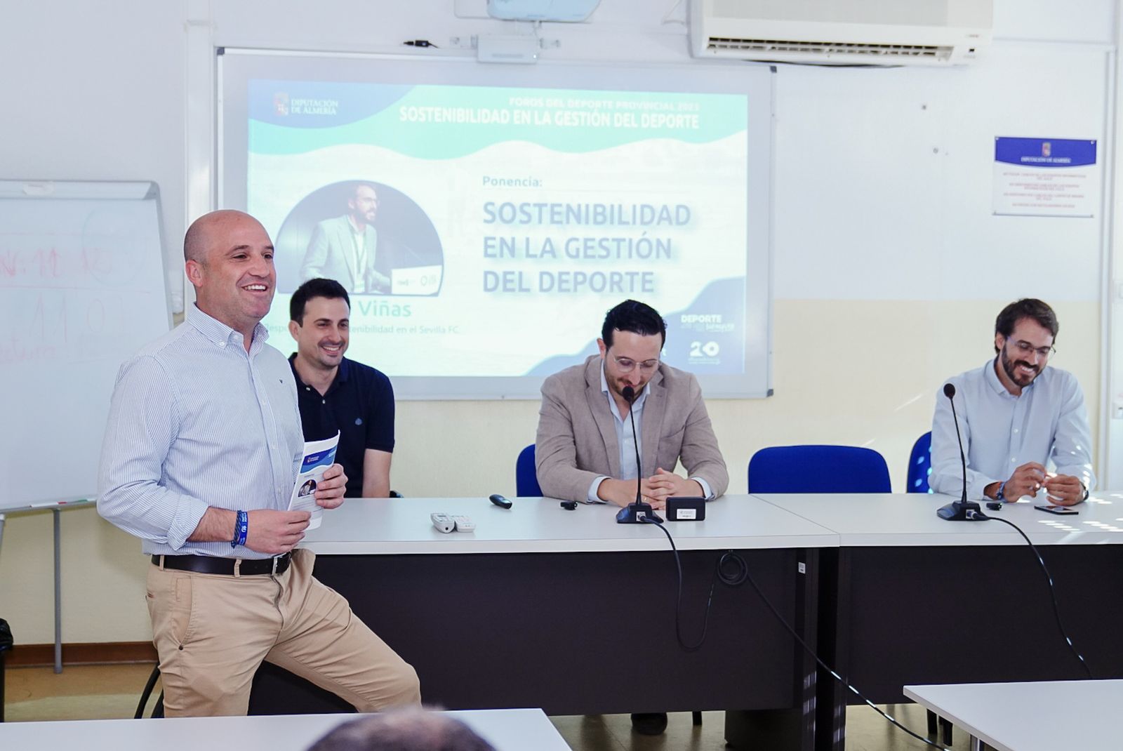 El diputado de Deportes durante un momento del foro sobre sostenibilidad en la gestión del deporte.