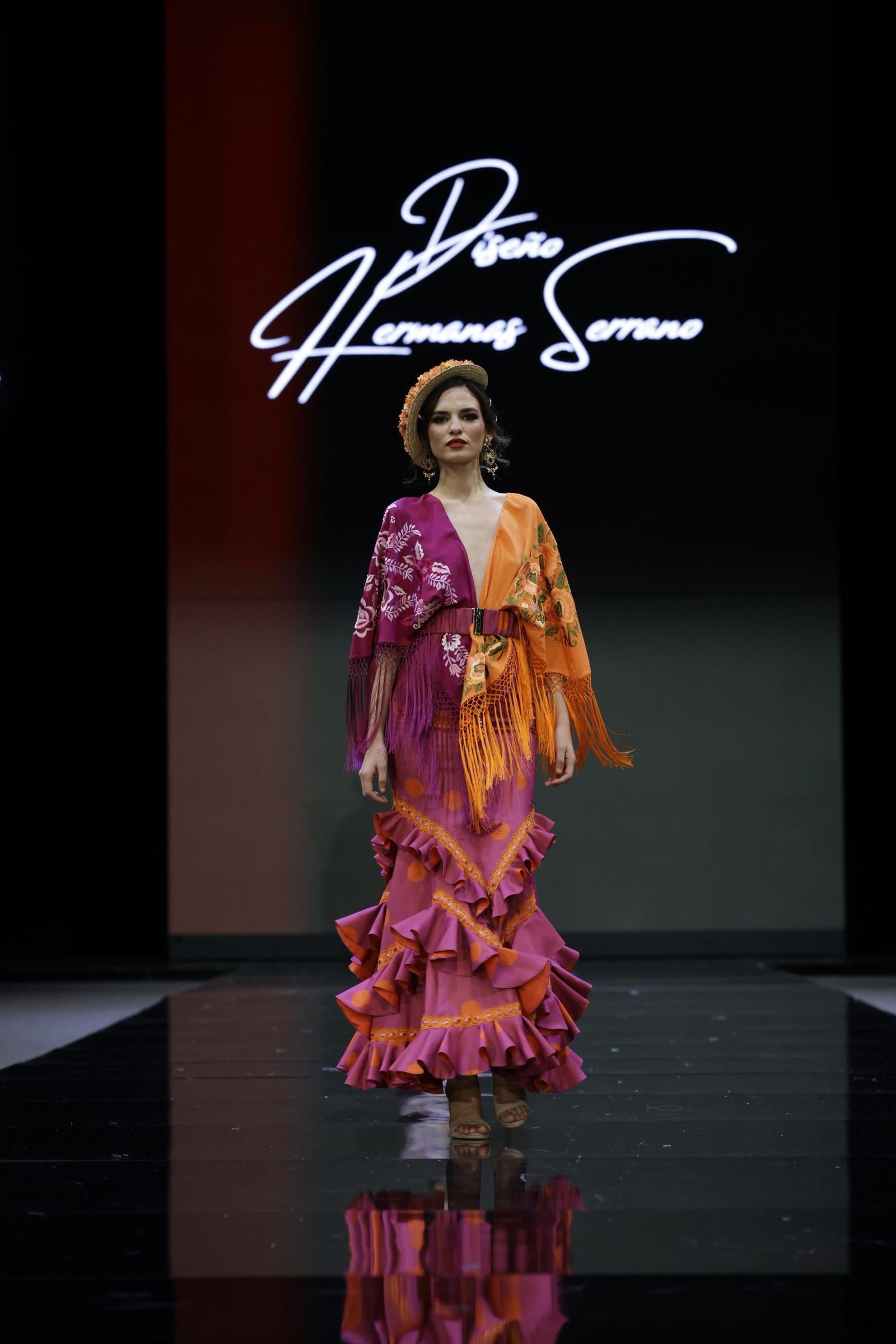 Desfile de Hermanas Serrano en SIMOF 2025, todas las fotos