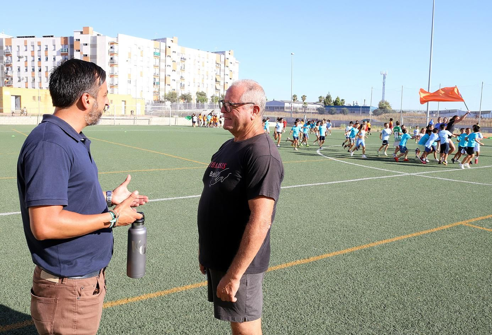 José Antonio Díaz, en su visita a la escuela de verano organizada por la ONGD Tharsis Betel.