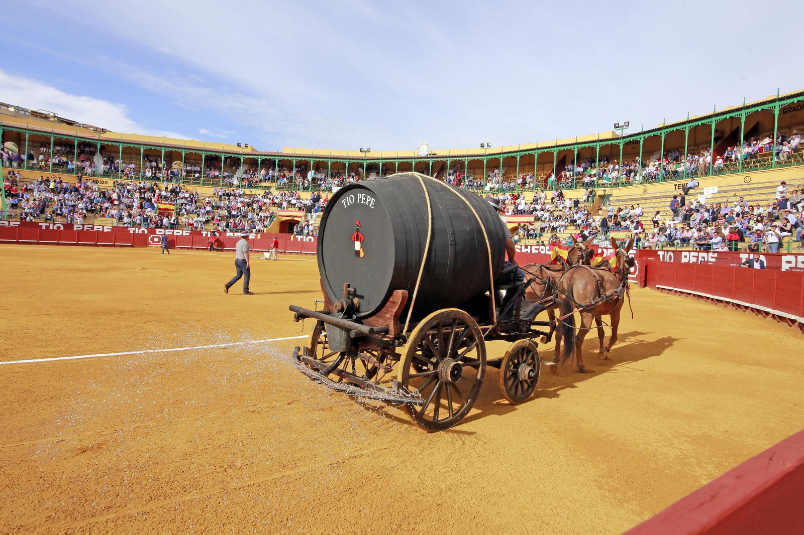 Imágenes de la faena de "El Fandi", Manzanares y Roca Rey en el coso jerezano