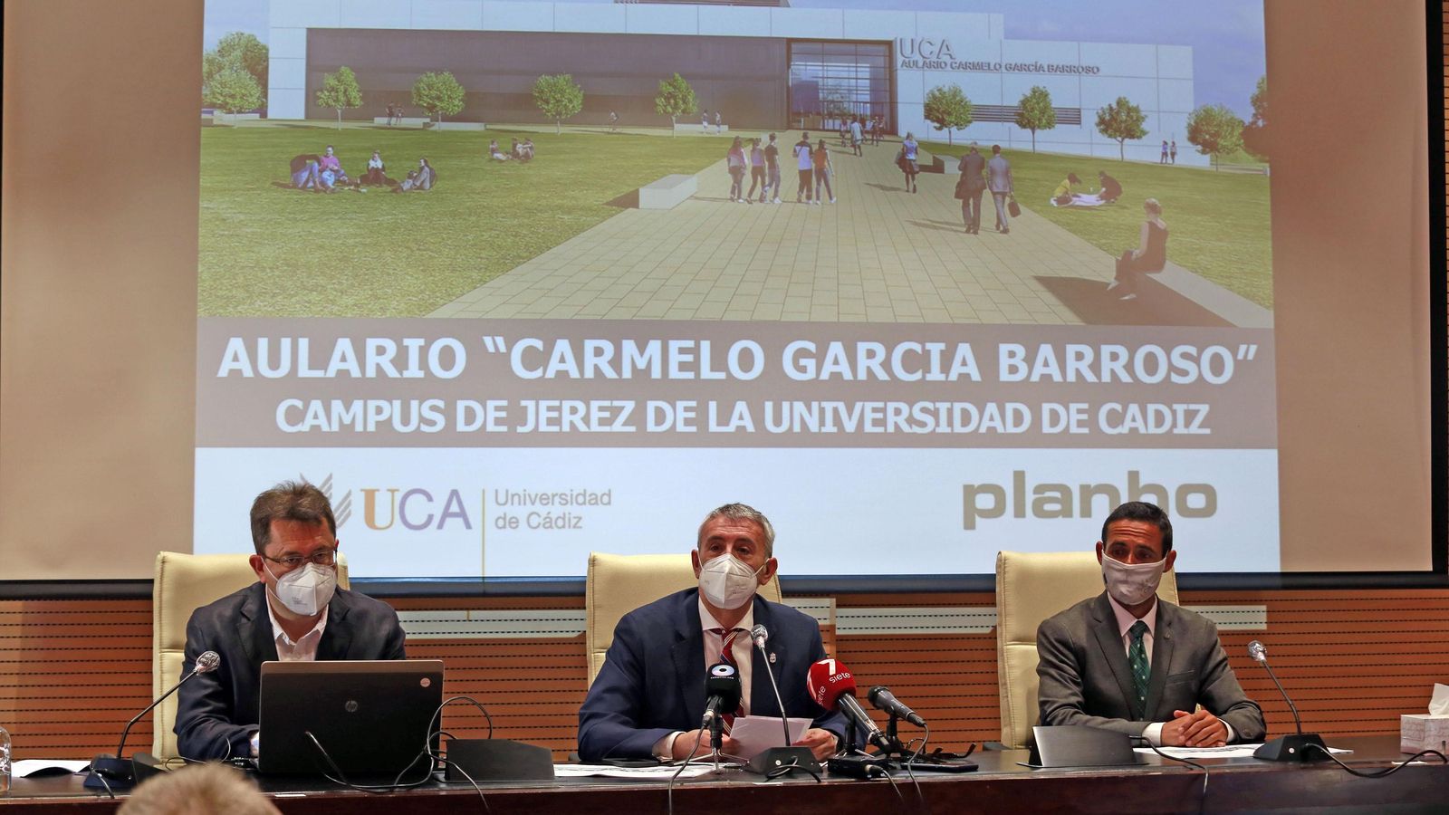 Un momento de la rueda de prensa.