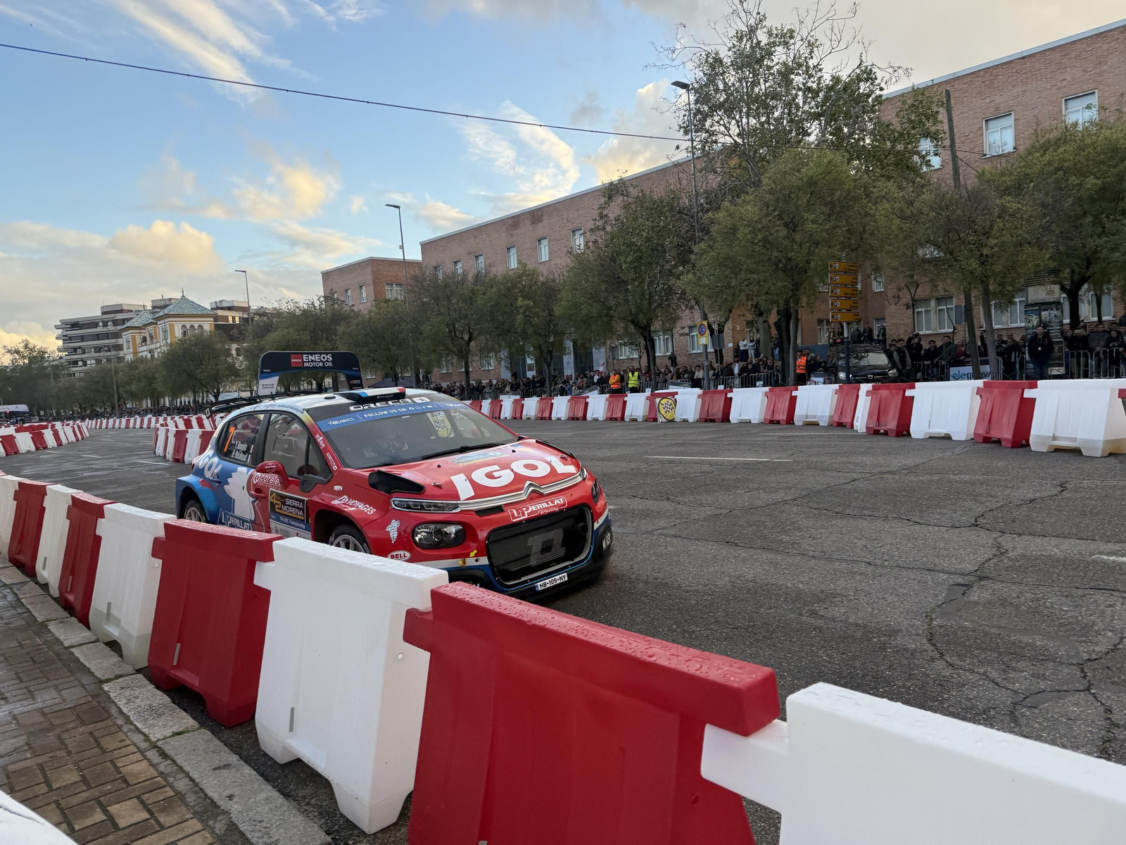 Las mejores fotos del espectacular tramo urbano del Rallye Sierra Morena 2025