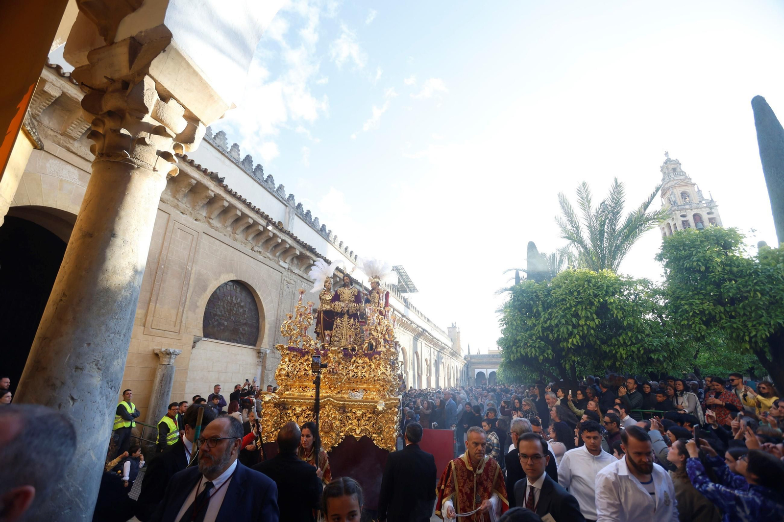 El traslado de la Estrella en este Sábado Santo de Córdoba, en imágenes