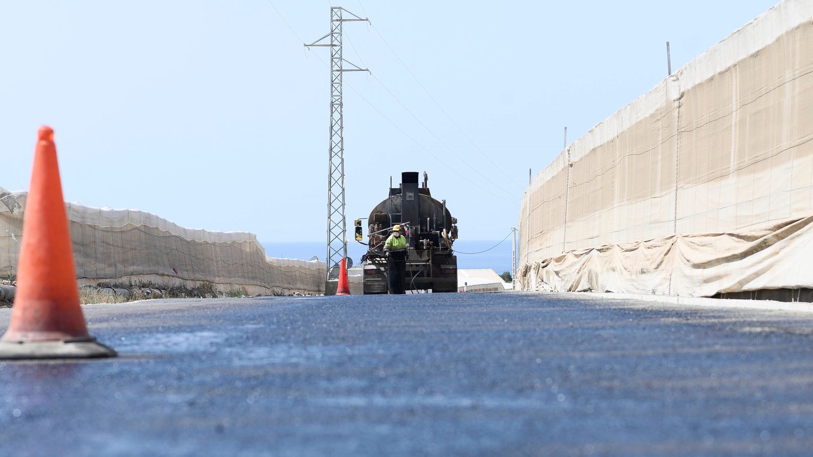 Obras de asfaltado en vías provinciales.