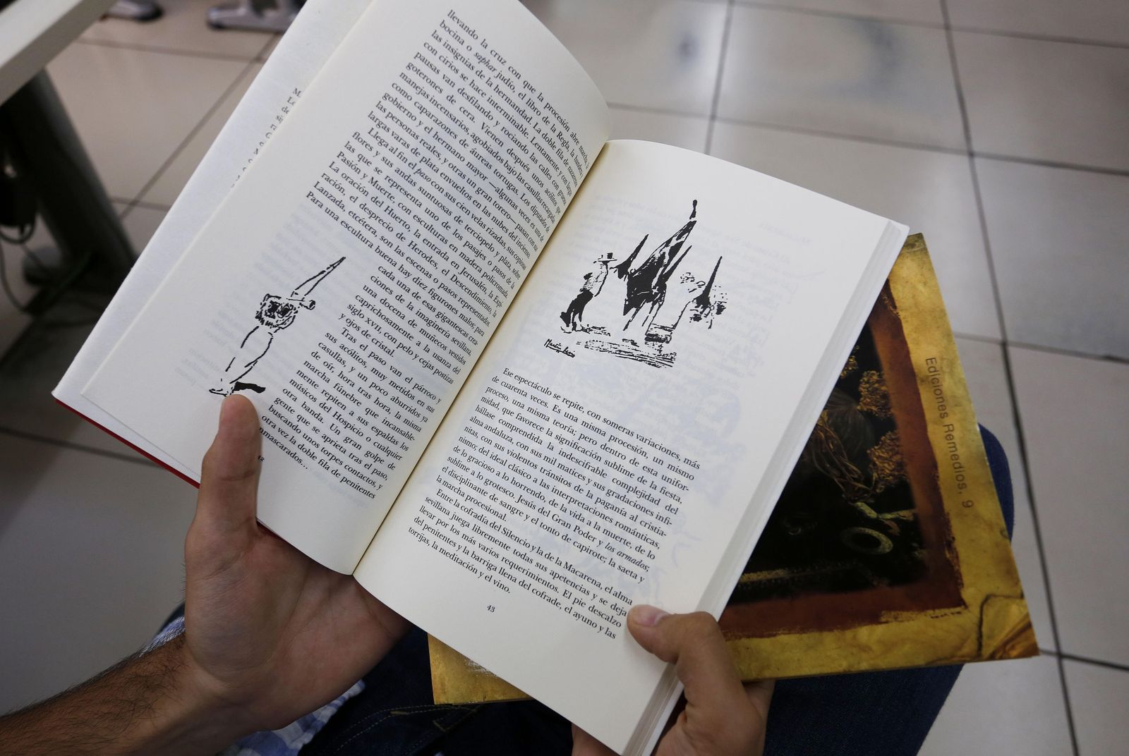El catálogo de libros sobre las cofradías y la Semana Santa de Sevilla es bastante amplio y diverso.