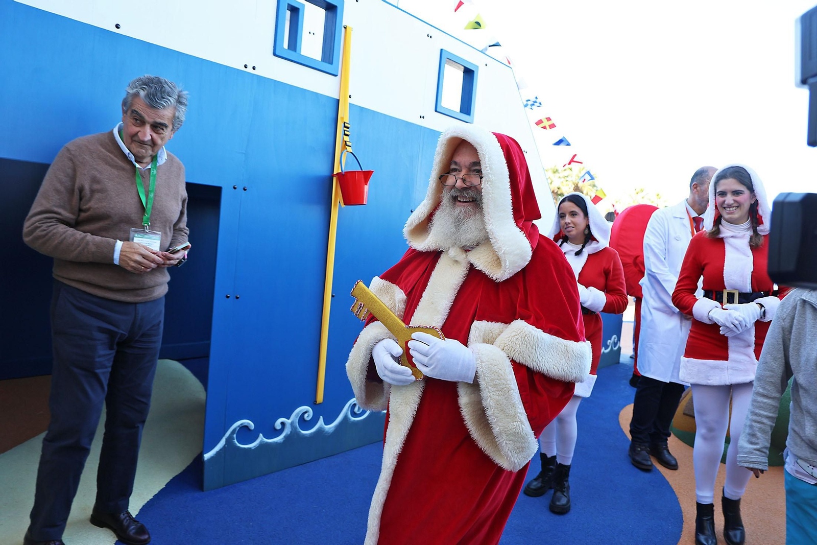 La mágica visita de Papá Noel a el Patio del Amor de Pediatría del Hospital Juan Ramón Jiménez