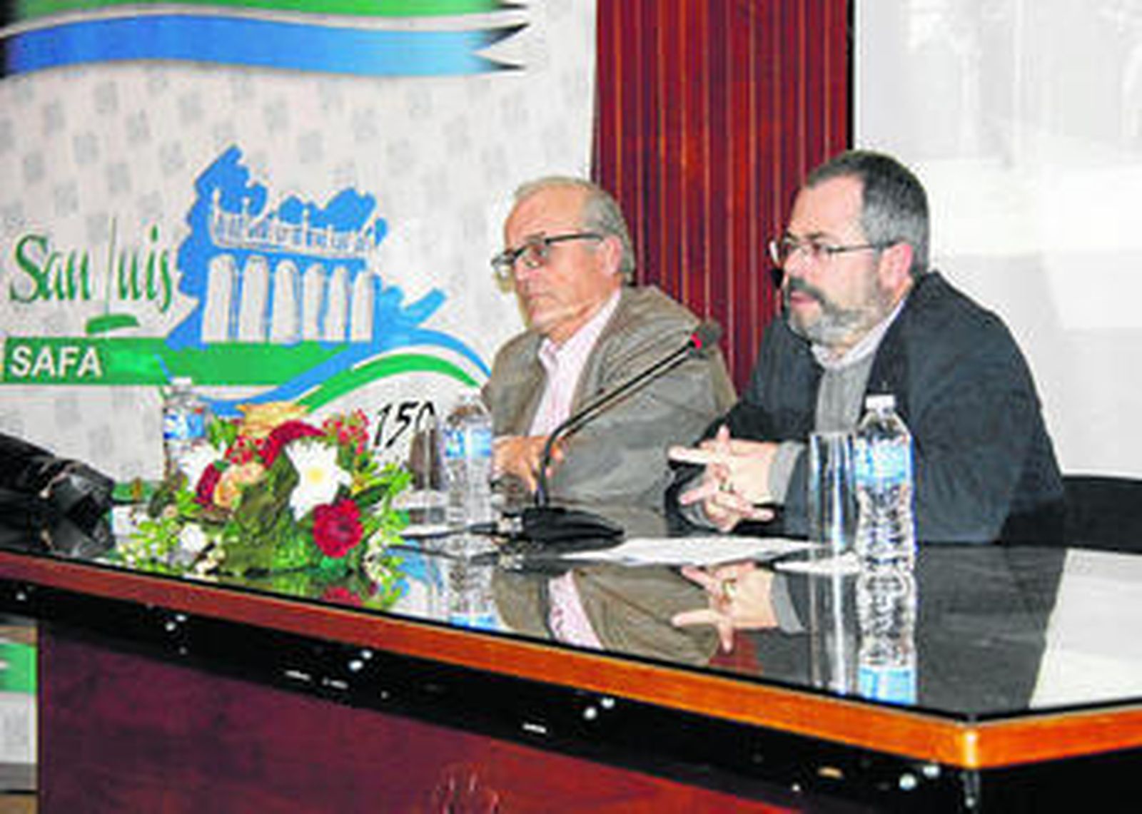 El director de Safa San Luis, Lorenzo Rus, junto al coordinador del libro, Enrique Martín Lara.