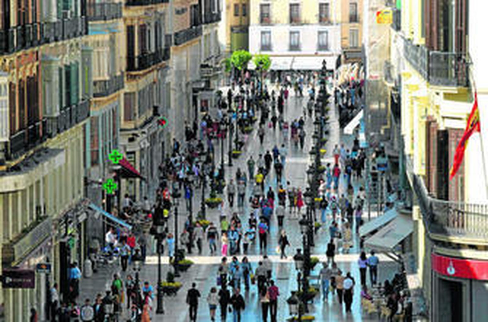 Una de las categorías premiará la labor de urbanismo comercial llevada a cabo por los ayuntamientos. En la imagen, calle Larios de Málaga.