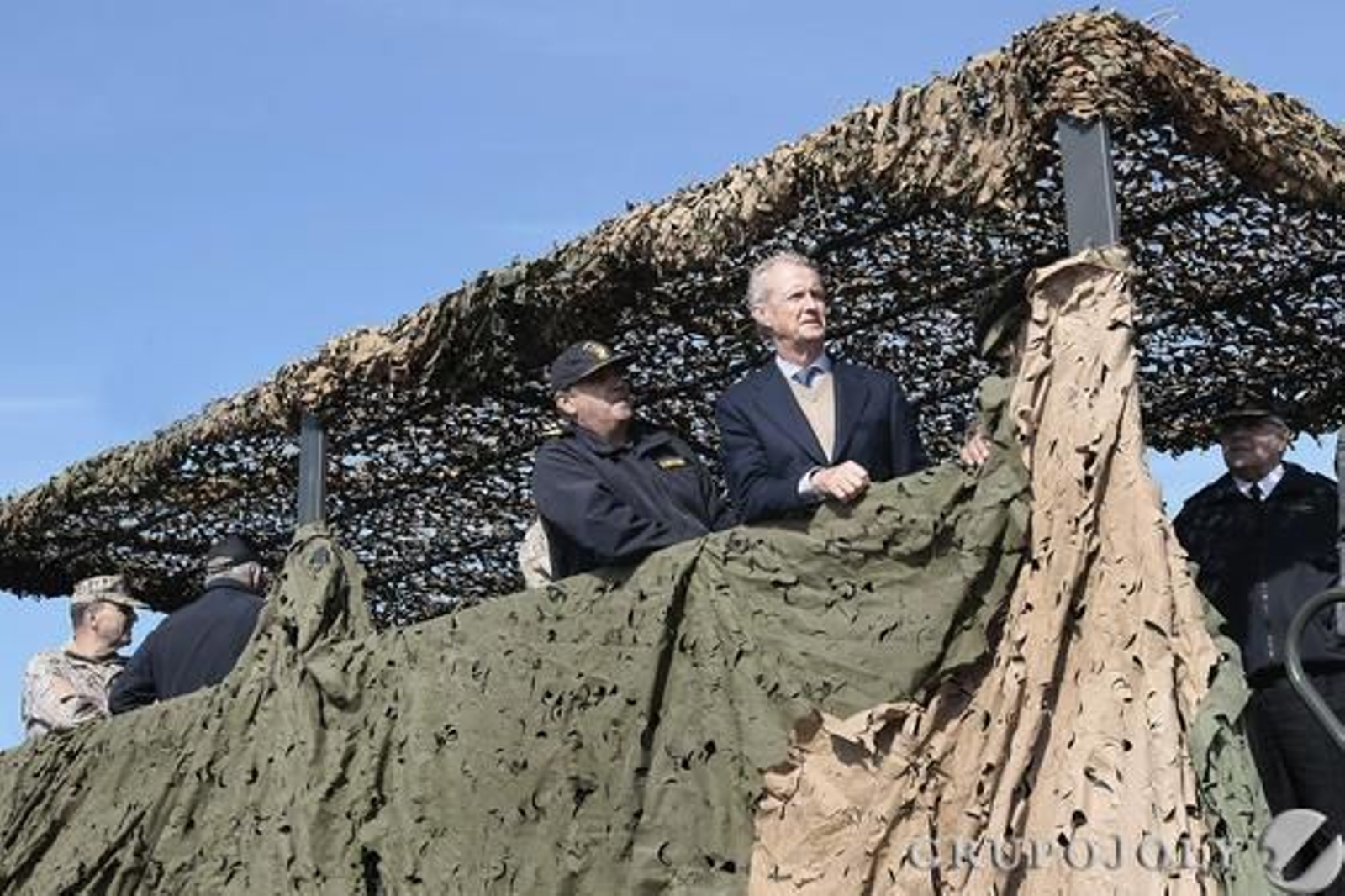 Las Fuerzas Armadas realizan una operación anfibia en El Retín para mostrar su capacidad de evacuación de ciudadanos en zonas de conflicto.

Foto: Fito Carreto