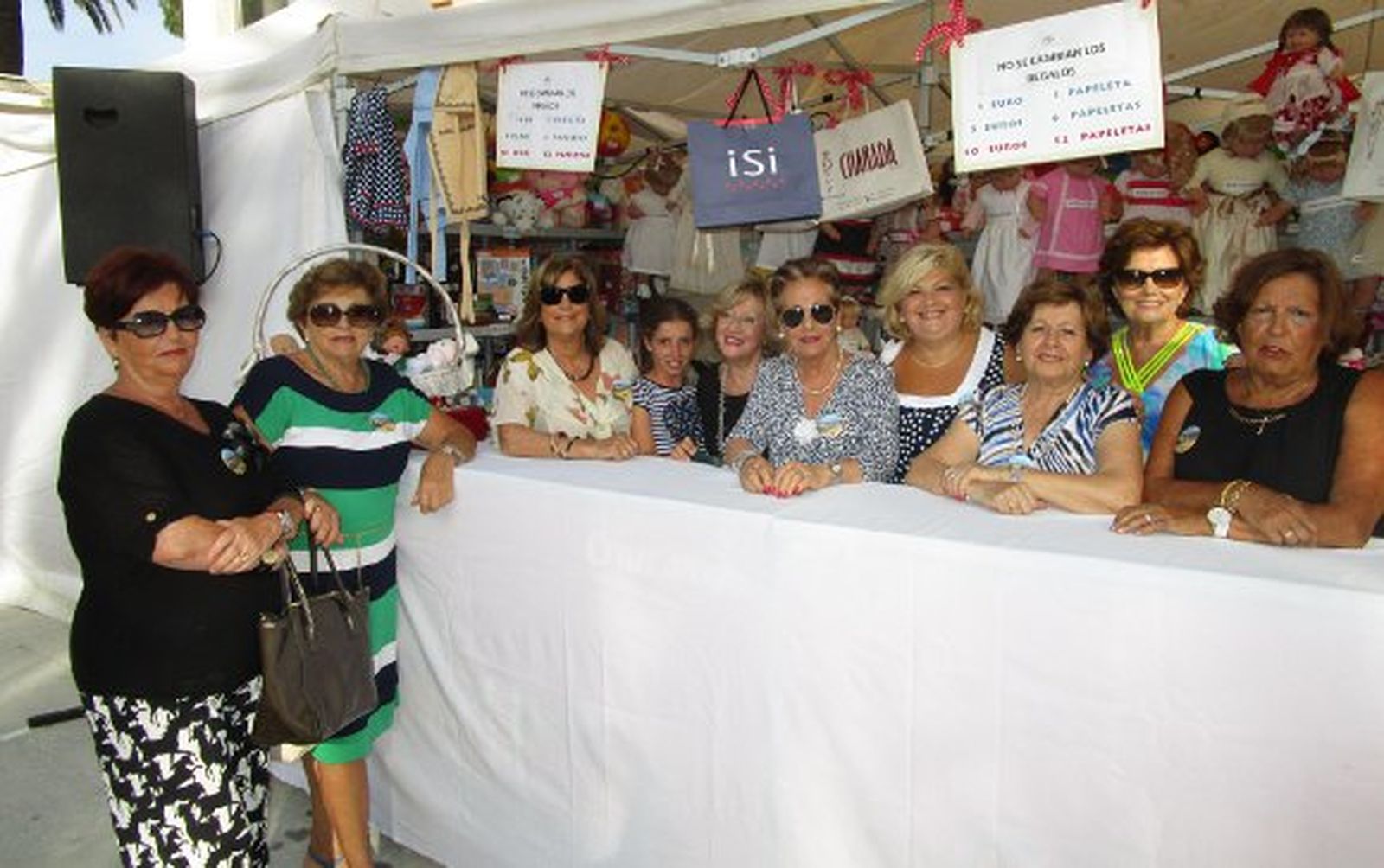 Remedio Campo, Consuelo Oya, Carmen Tejada, Lola Álvarez, Chari Galindo, Carmen Roa, Auxiliadora Sánchez, Margarita Gómez, Rosa Rodríguez y Mele Pérez.

Foto: Ignacio Casas de Ciria