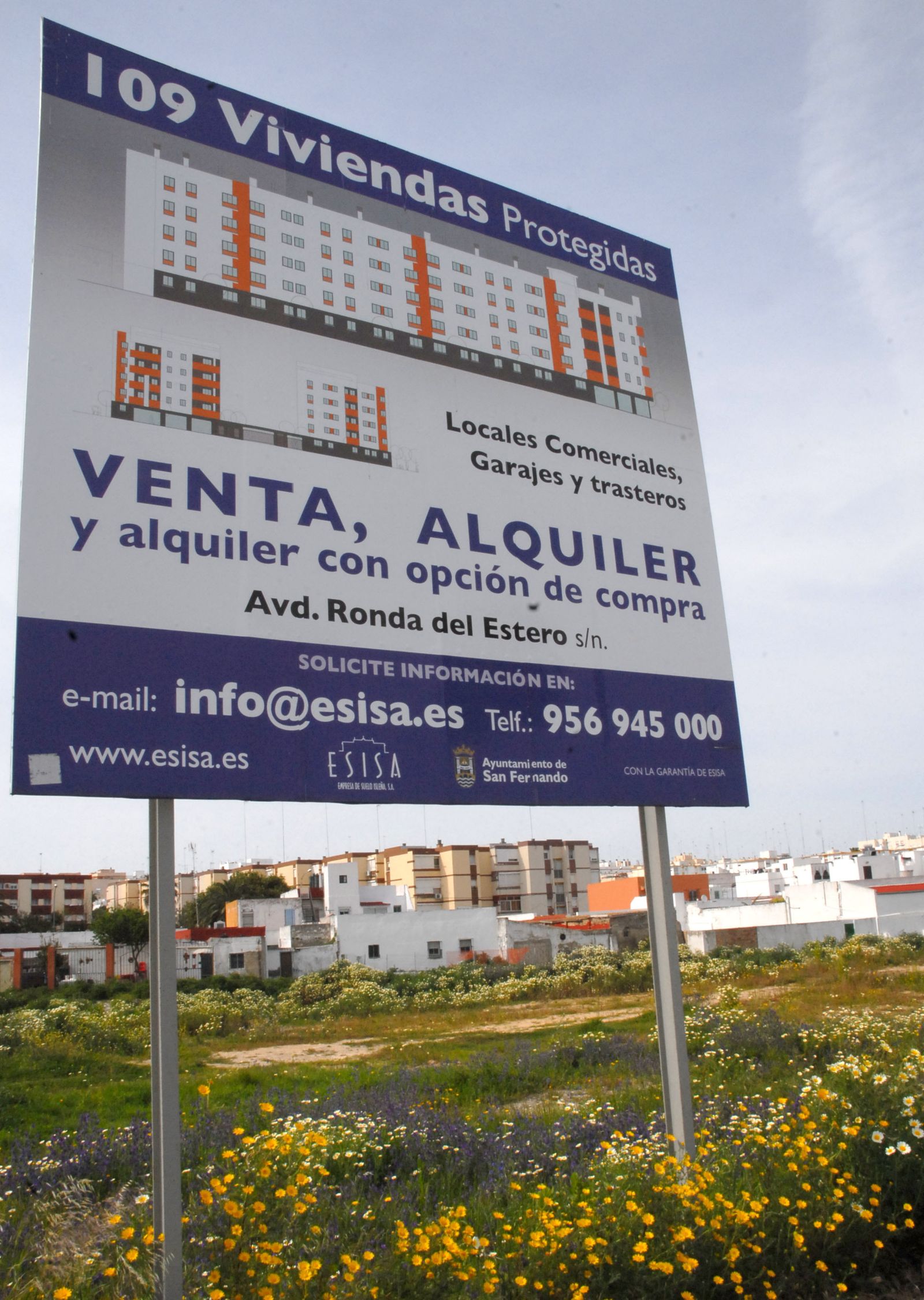 Cartel que anuncia viviendas en venta en San Fernando.