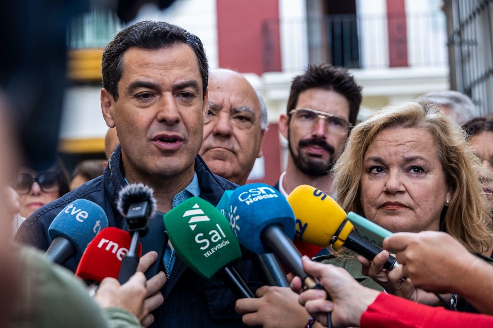 Juan Moreno, junto a María José de Alba, habla sobre el proyecto de Trebujena.