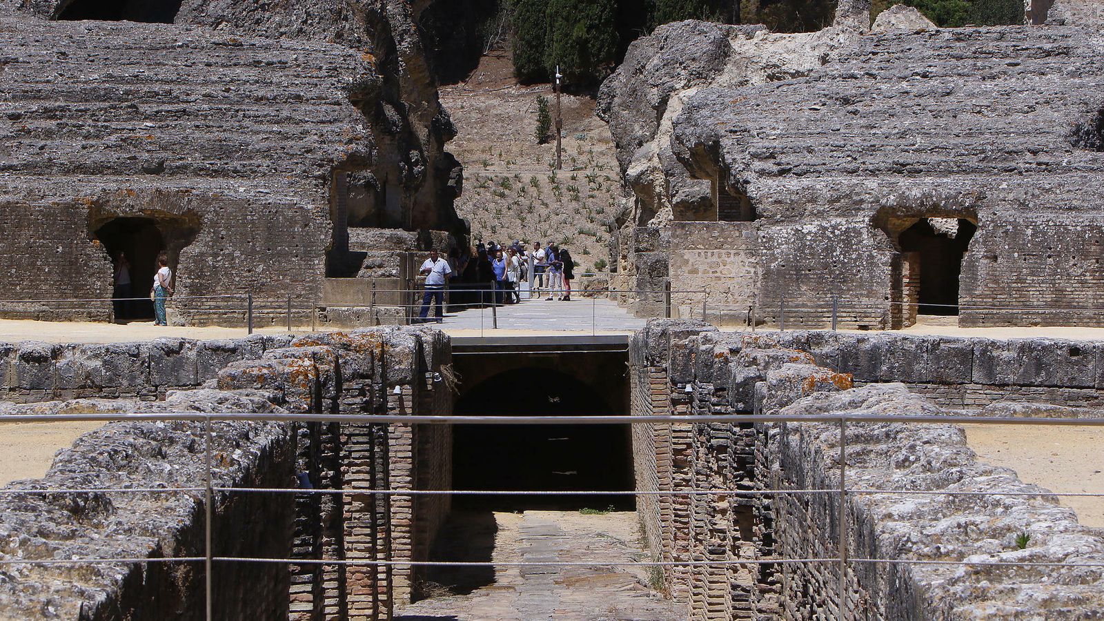 Vista general del anfiteatro de Itálica