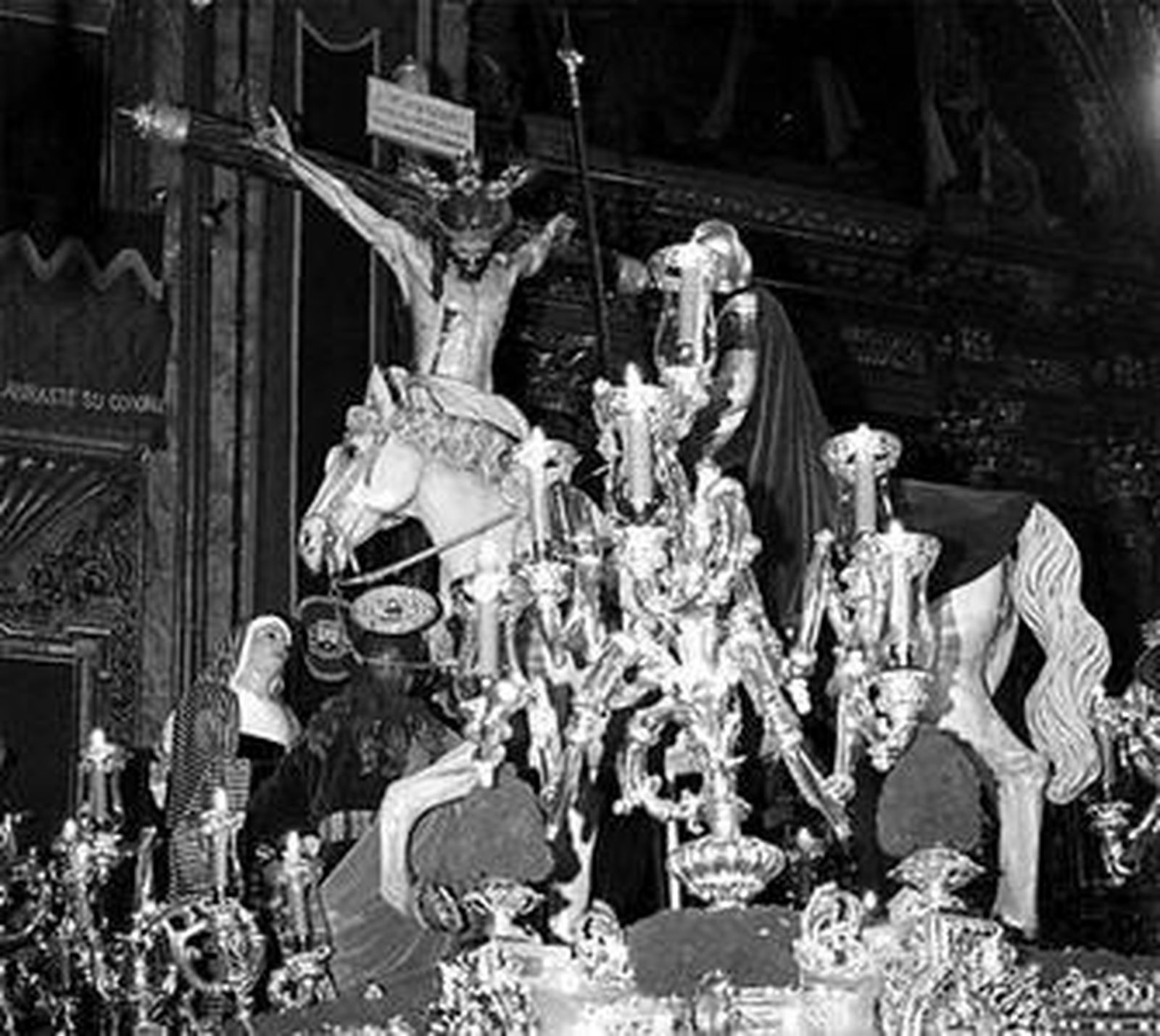 El paso de misterio de La Lanzada con el antiguo caballo.