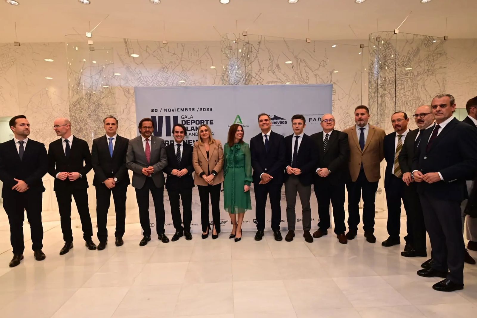 Numerosos representantes políticos acudieron a los premios.