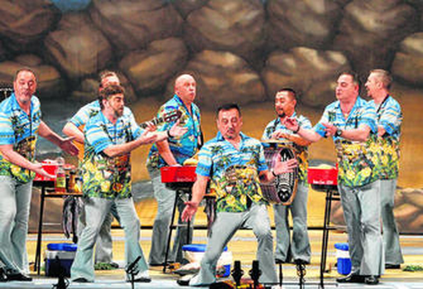 La chirigota del Love cantando en el pasado Concurso un pasodoble supliendo a la de Kike Remolino.