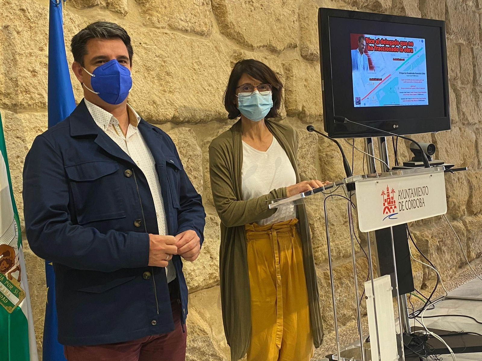 Pedro García y Amparo Pernichi en el Ayuntamiento de Córdoba.